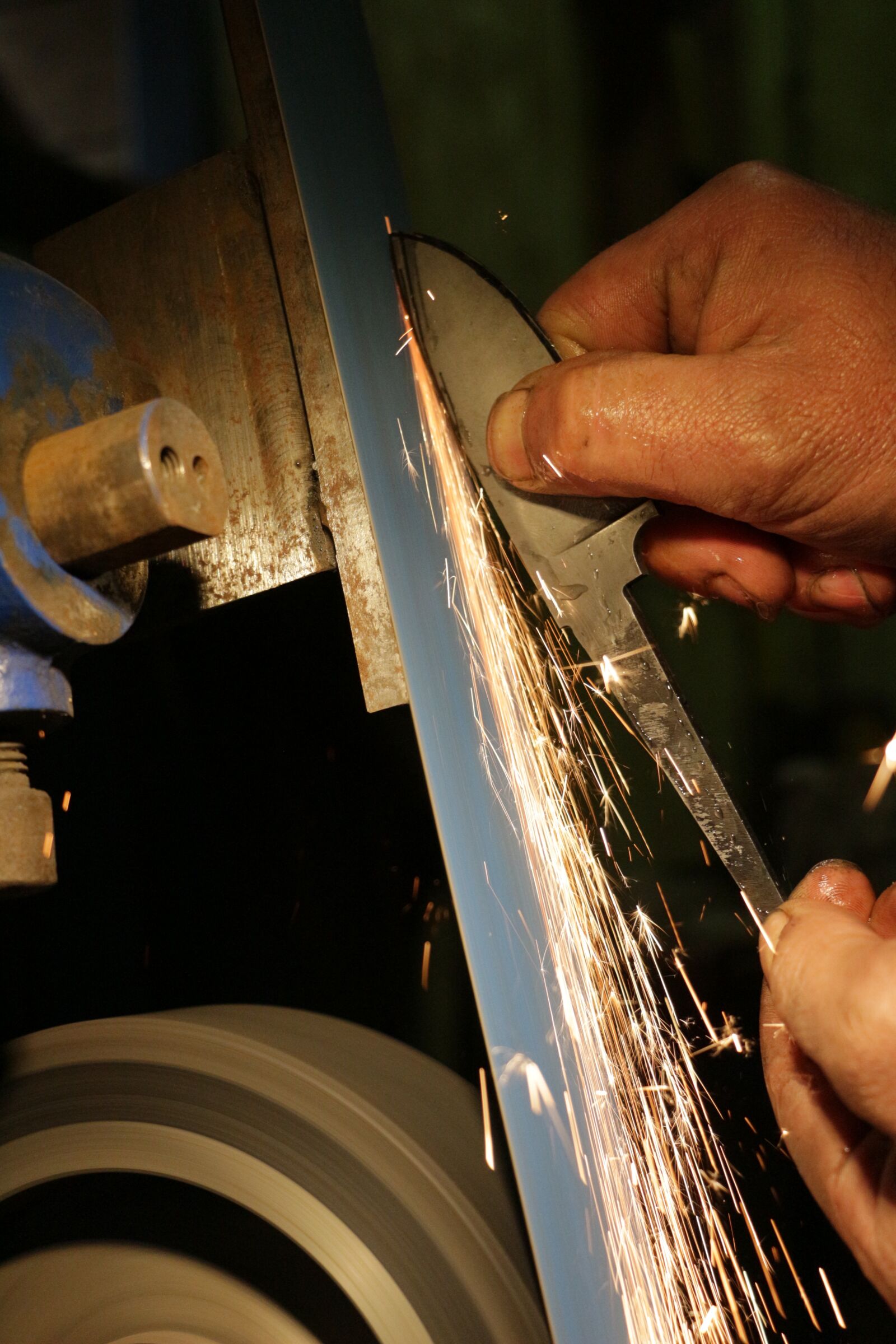 Canon EOS 100D (EOS Rebel SL1 / EOS Kiss X7) sample photo. Sparks, to forge, steel photography
