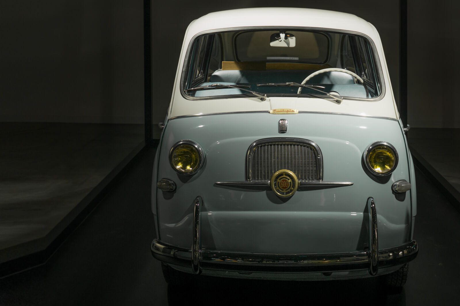 Sony a6000 + Sigma 30mm F2.8 EX DN sample photo. Auto, automobile, bumper, car photography
