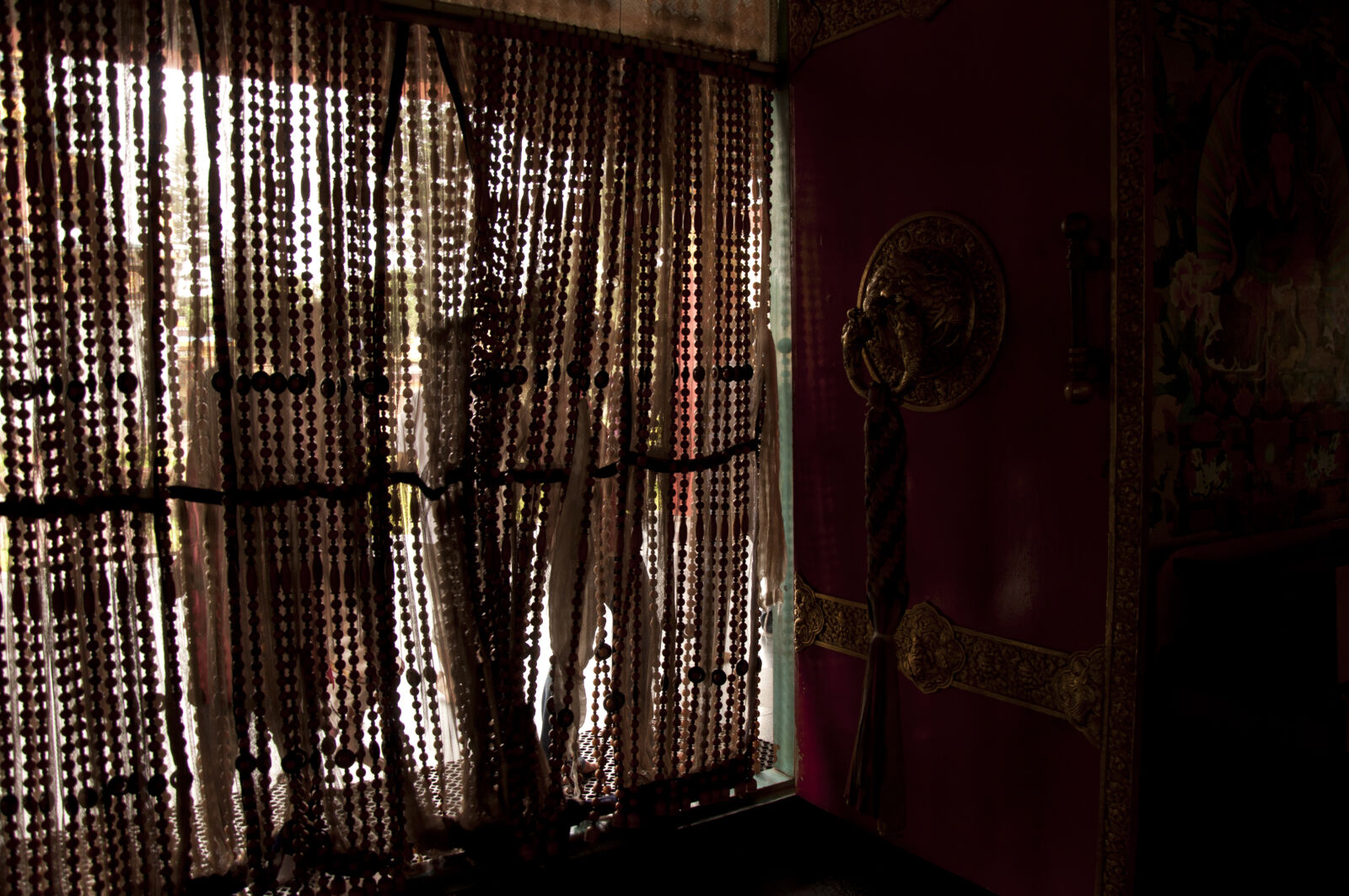 Nikon D90 sample photo. Beads, curtains, door, india photography