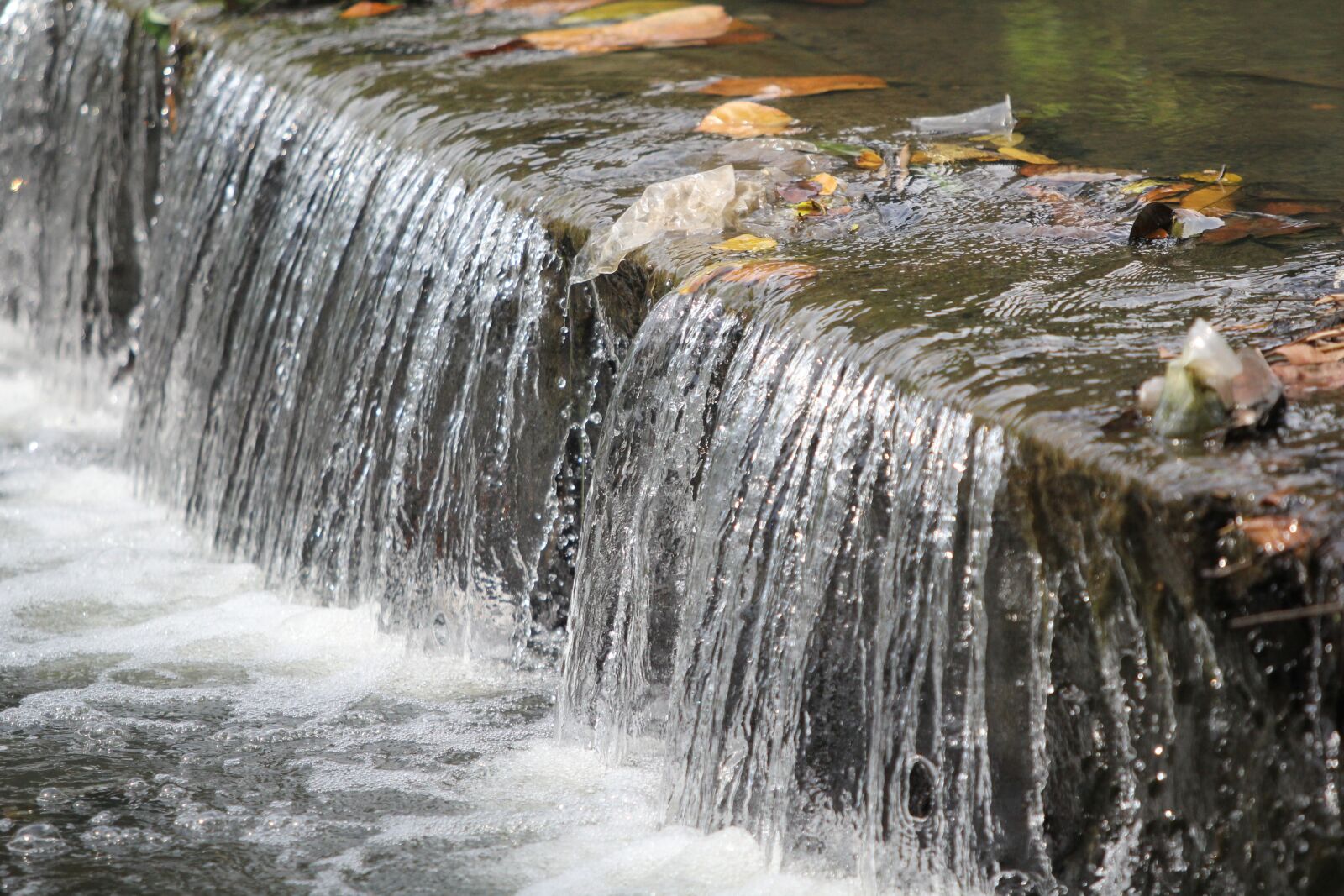 Canon EOS 60D + Canon EF 70-200mm F2.8L USM sample photo. Mini waterfall, freeze, water photography