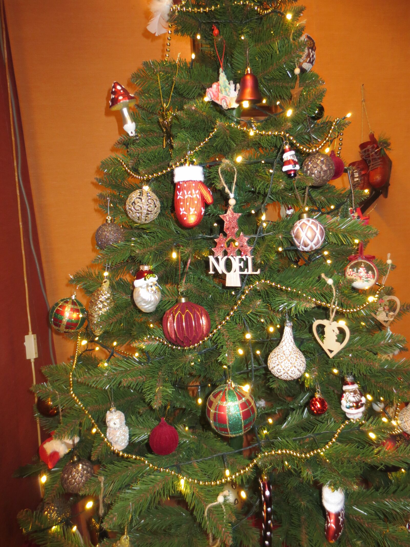 Canon PowerShot ELPH 110HS (PowerShot IXUS 125 HS) sample photo. Christmas tree, christmas, decoration photography