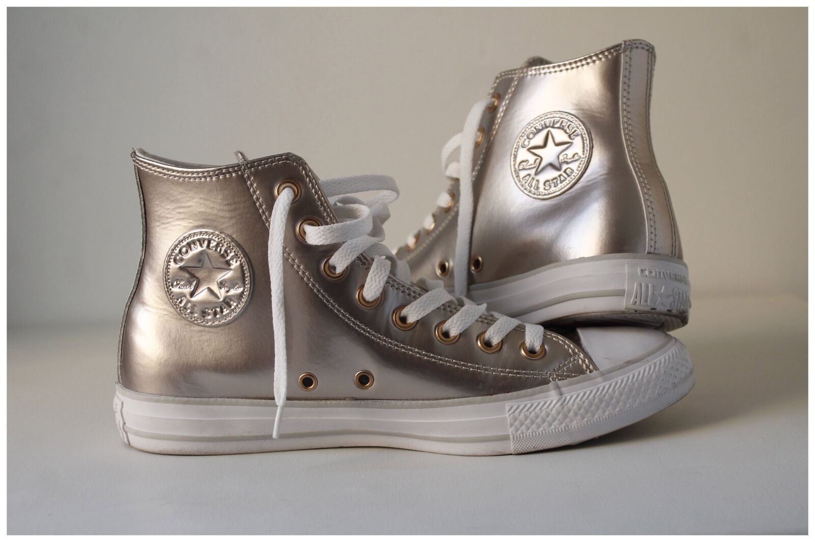 Canon EOS 1100D (EOS Rebel T3 / EOS Kiss X50) sample photo. Converse, trainers, chucks photography