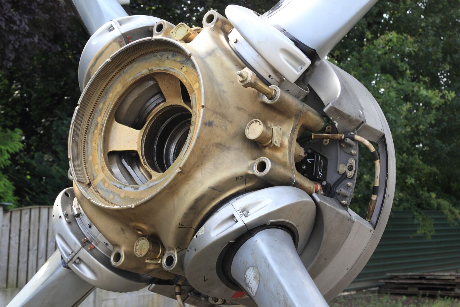 Canon EOS 550D (EOS Rebel T2i / EOS Kiss X4) sample photo. Aircraft, hub, propeller photography