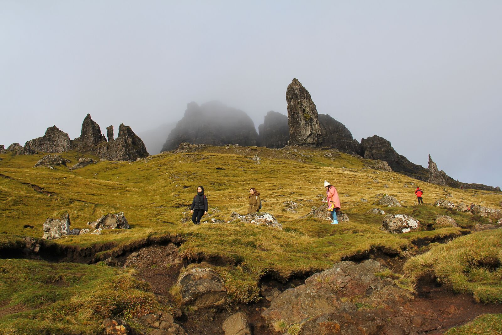 Canon EF-S 18-200mm F3.5-5.6 IS sample photo. Old man of storr photography