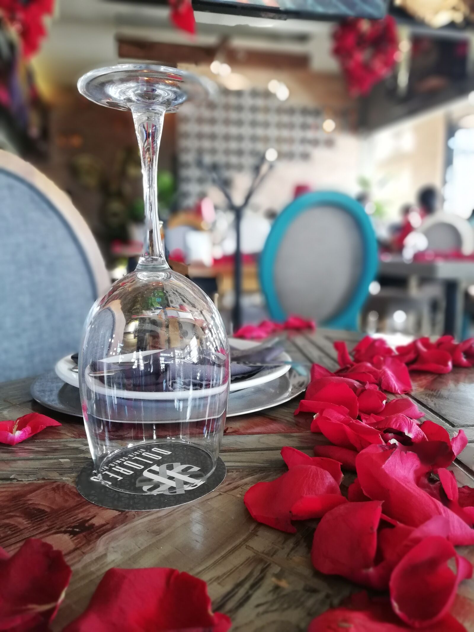HUAWEI P20 lite sample photo. Restaurant, romantic dinner, glass photography