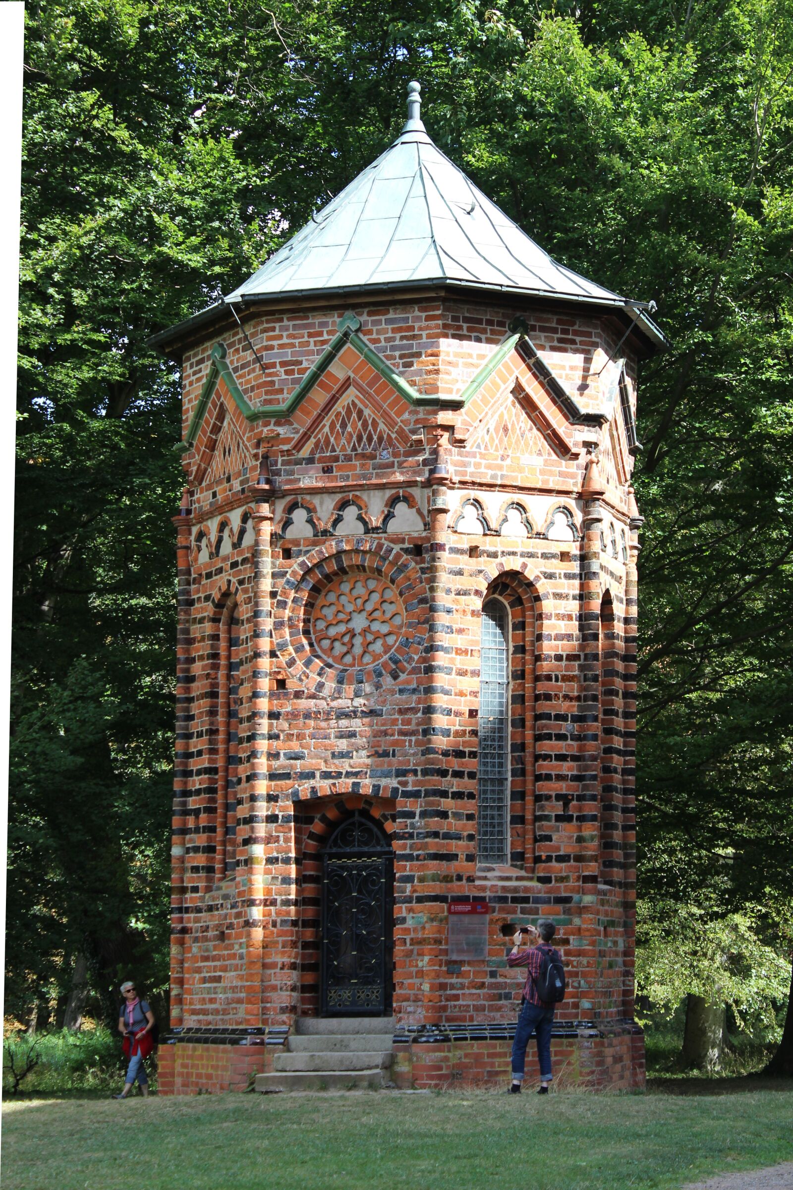 Canon EOS 600D (Rebel EOS T3i / EOS Kiss X5) sample photo. Ossuary, münster, doberan photography