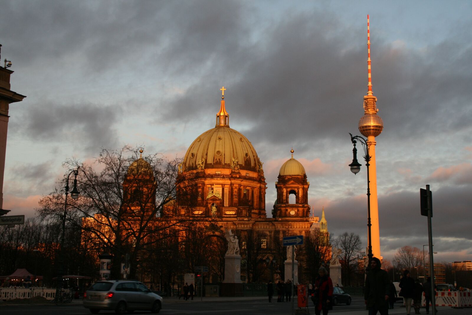 Canon EOS 400D (EOS Digital Rebel XTi / EOS Kiss Digital X) sample photo. Berlin, dom, tv tower photography
