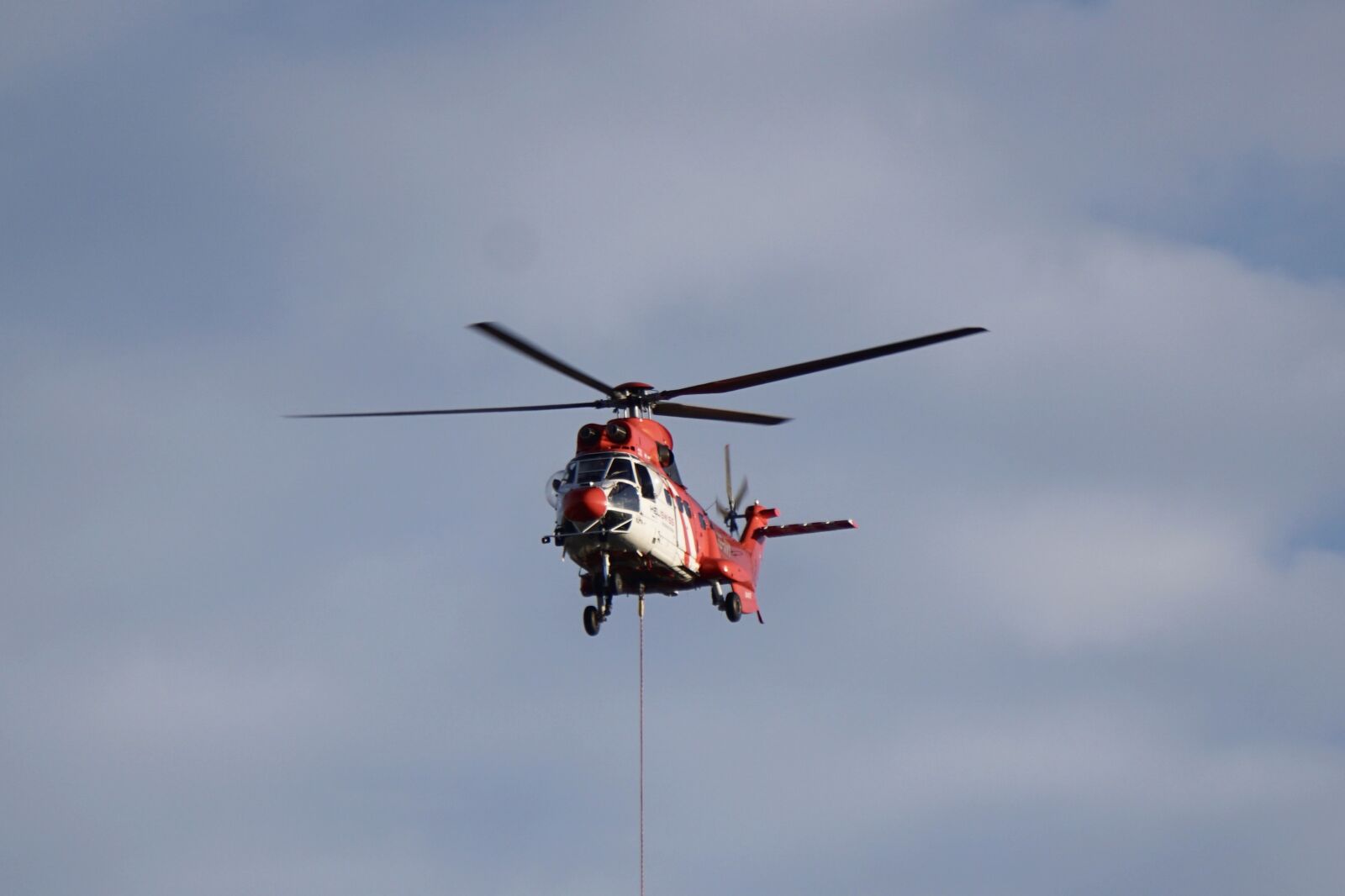 Sony E 55-210mm F4.5-6.3 OSS sample photo. Helicopter, loads, transport photography