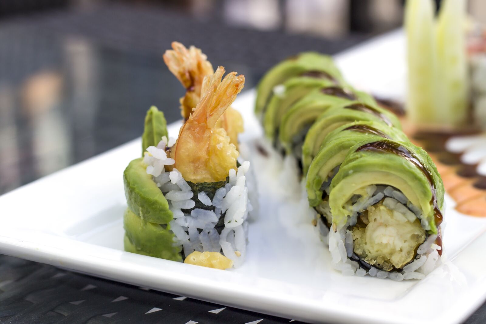 Canon EOS 600D (Rebel EOS T3i / EOS Kiss X5) + Canon EF 50mm F1.8 II sample photo. Sushi, avocado, shrimp photography