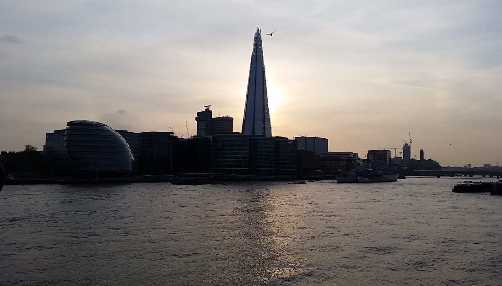 Samsung Galaxy S5 sample photo. Shard, london, city photography