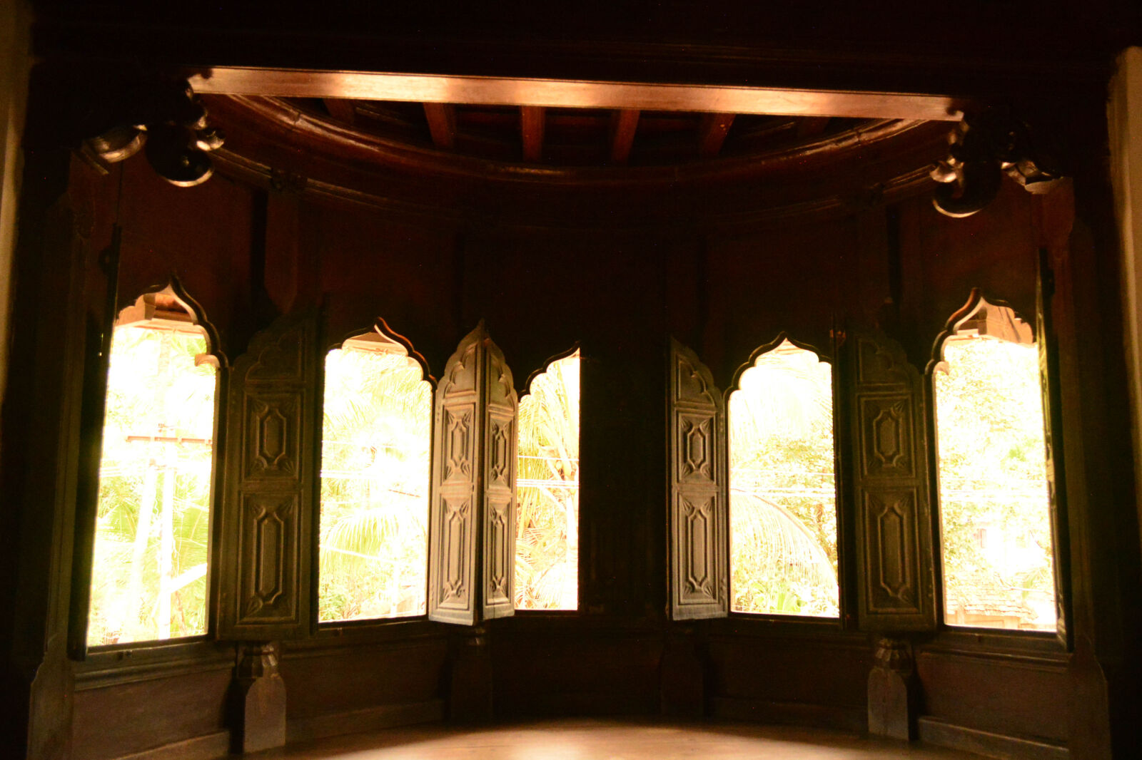 Nikon D5200 sample photo. Arched, window, bay, windows photography