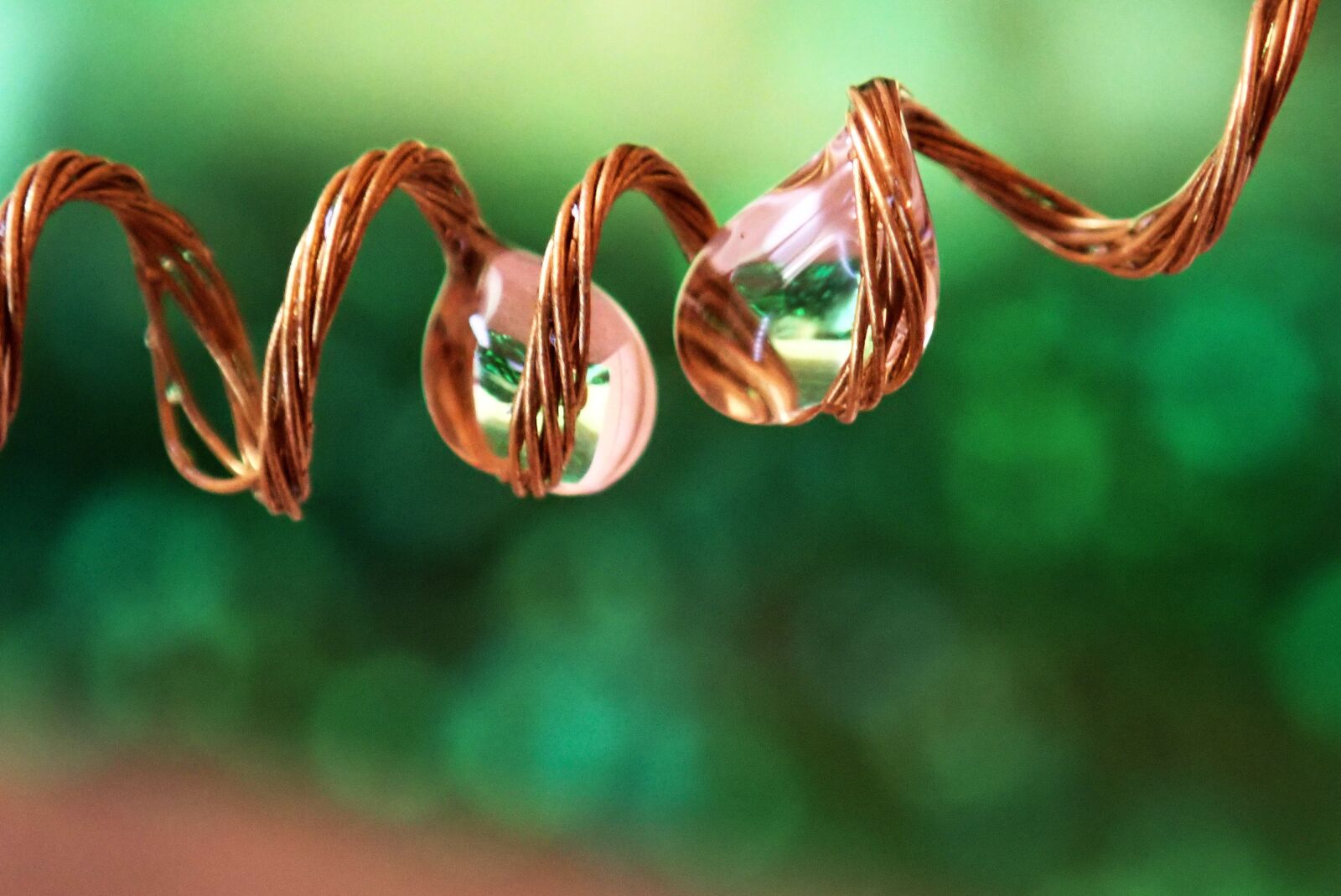 Olympus TG-5 sample photo. Water drops, wire, metal photography