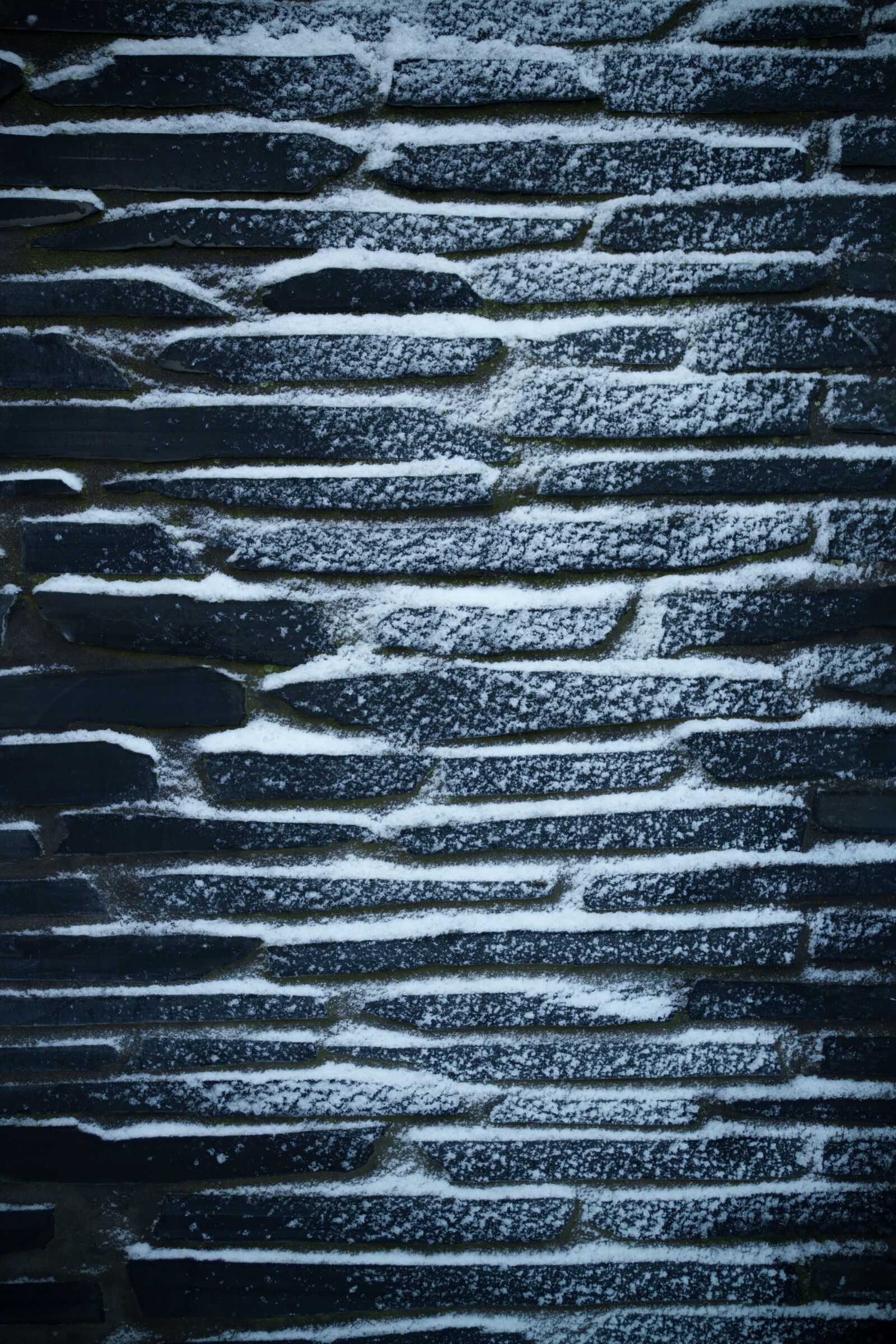 Samyang Remaster Slim 28mm F3.5 sample photo. Snowy brickwall photography