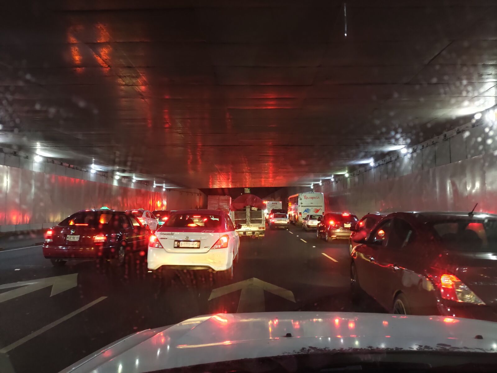 Xiaomi Mi 9T sample photo. Cars, traffic, night photography