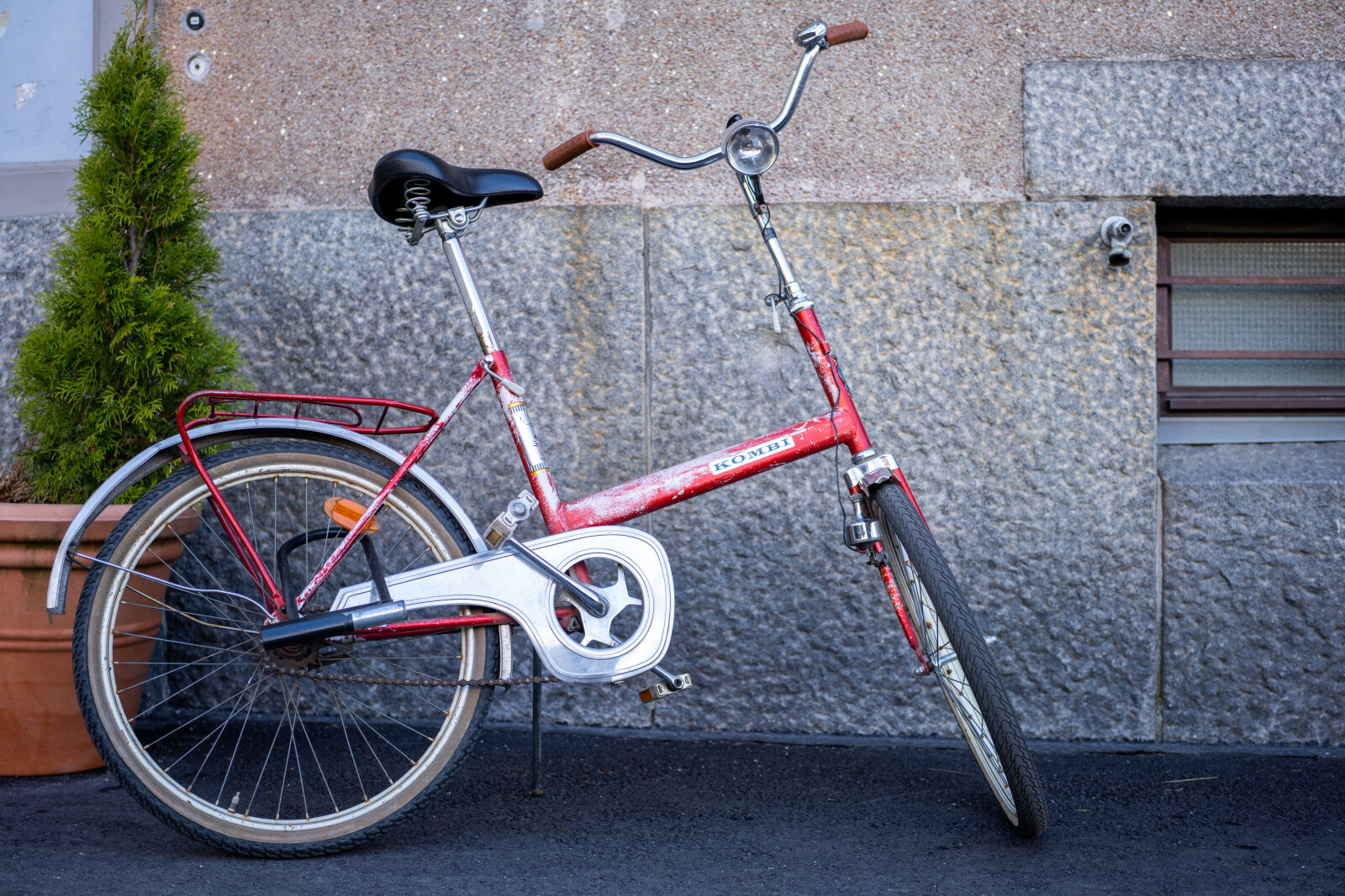 Sony FE 40mm F2.5 G sample photo. Bicycle transportation photography