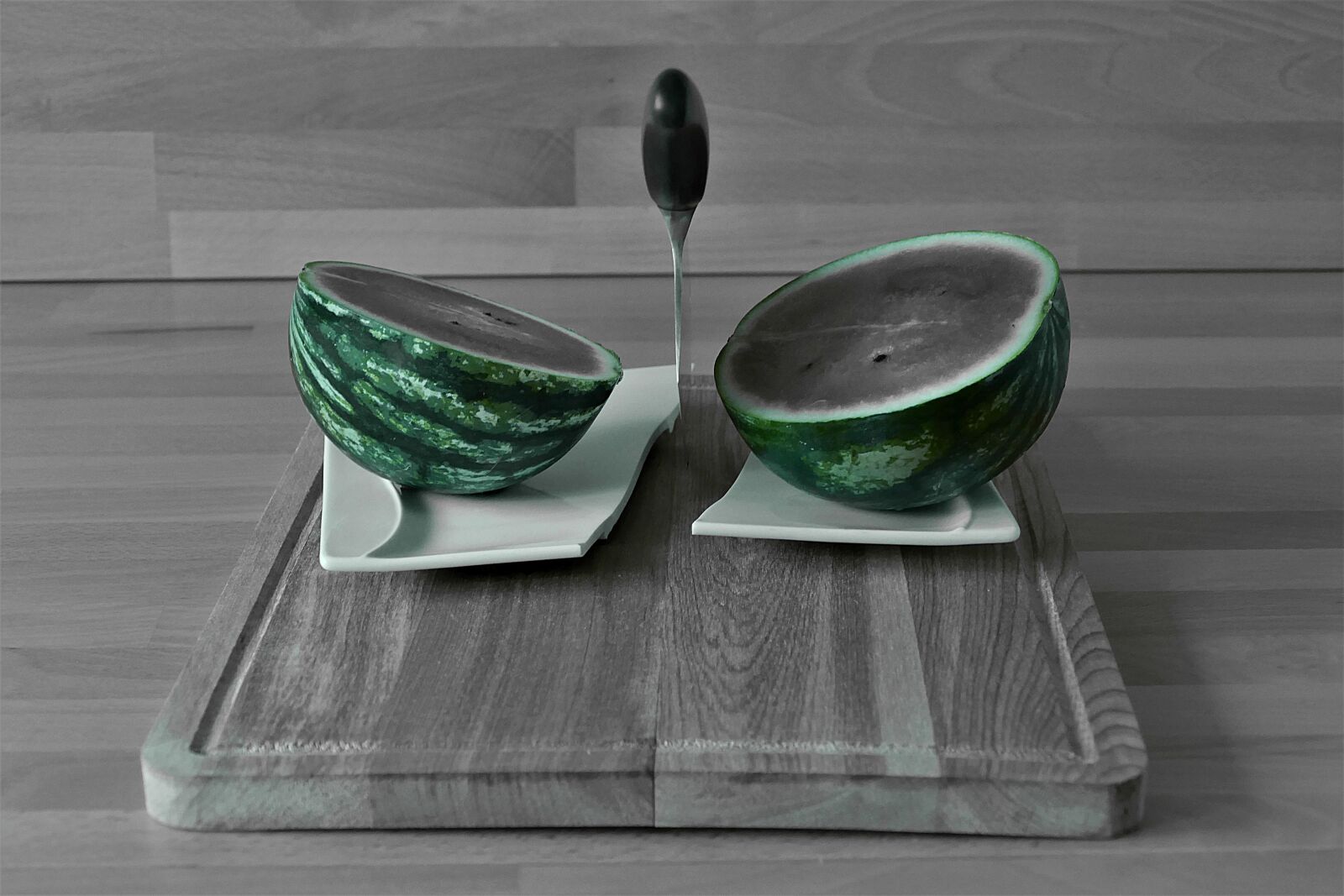 Panasonic Lumix DMC-FZ1000 sample photo. Melon, split, cleaver photography