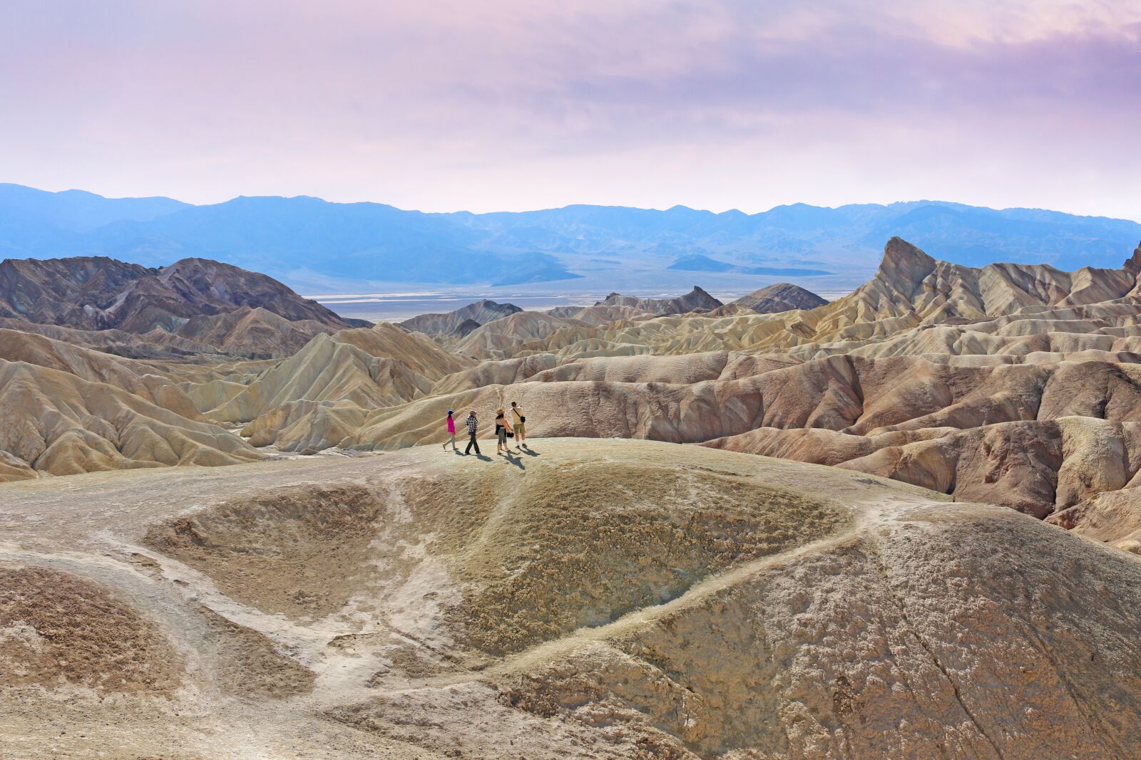 Canon EOS 70D + Canon EF-S 18-55mm F3.5-5.6 IS STM sample photo. Death valley, zabriskie point photography