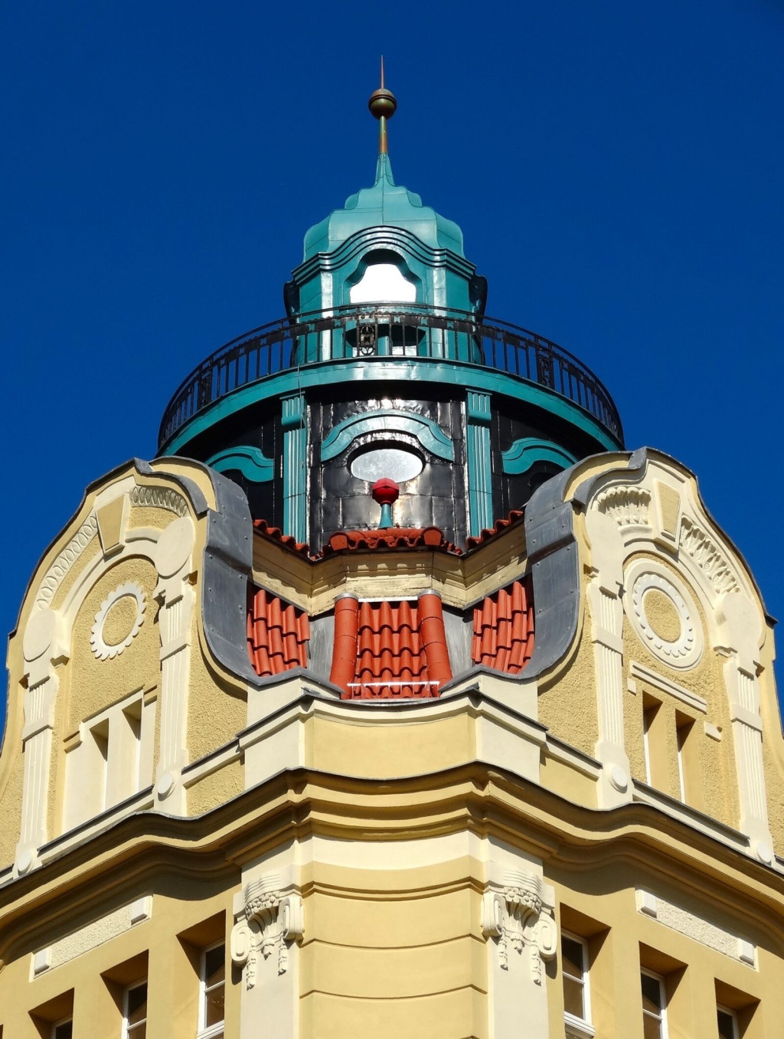 Sony Cyber-shot DSC-HX20V sample photo. Tower, railing, architecture photography