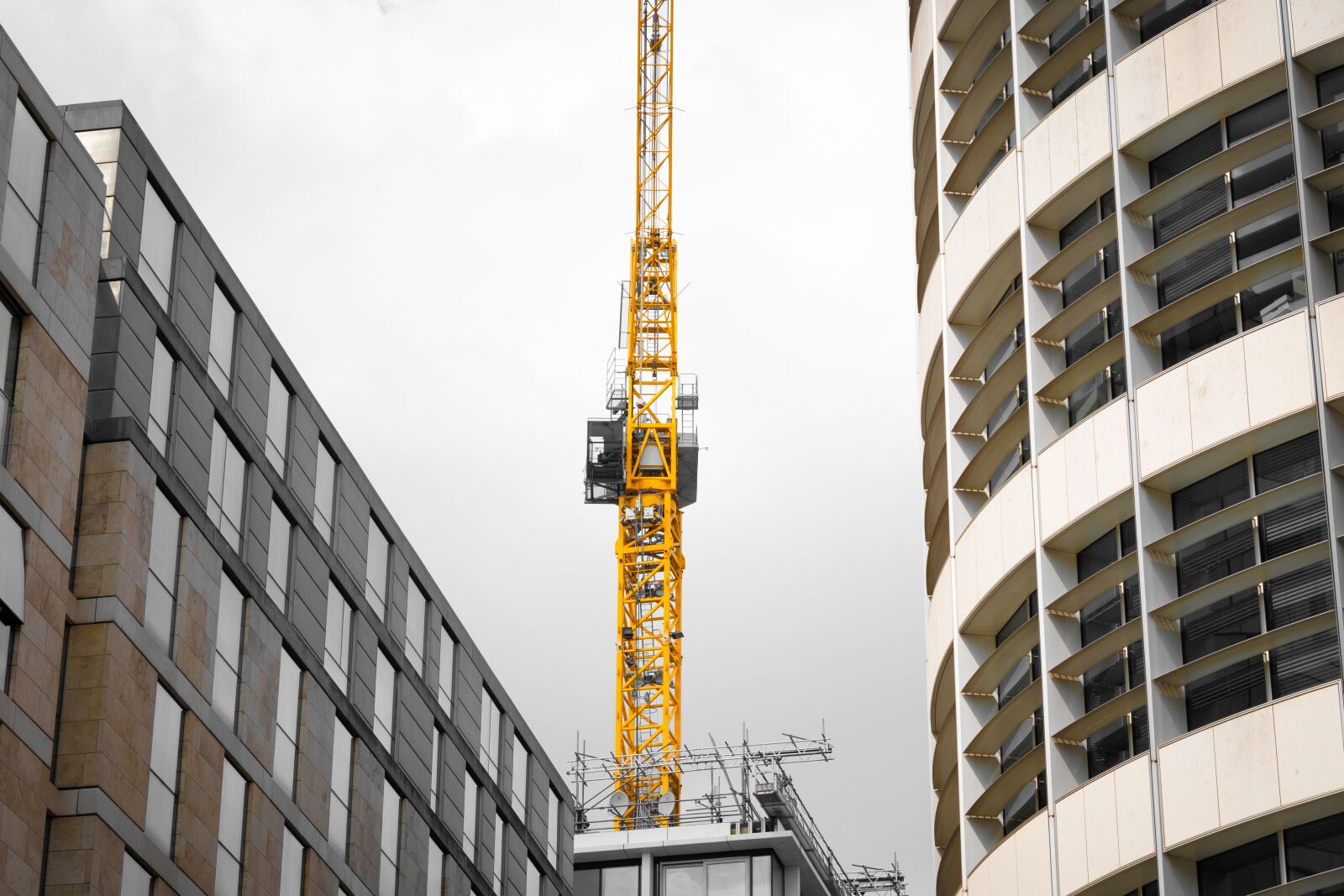 Fujifilm X-T2 + Fujifilm XF 56mm F1.2 R sample photo. Build, crane, new building photography