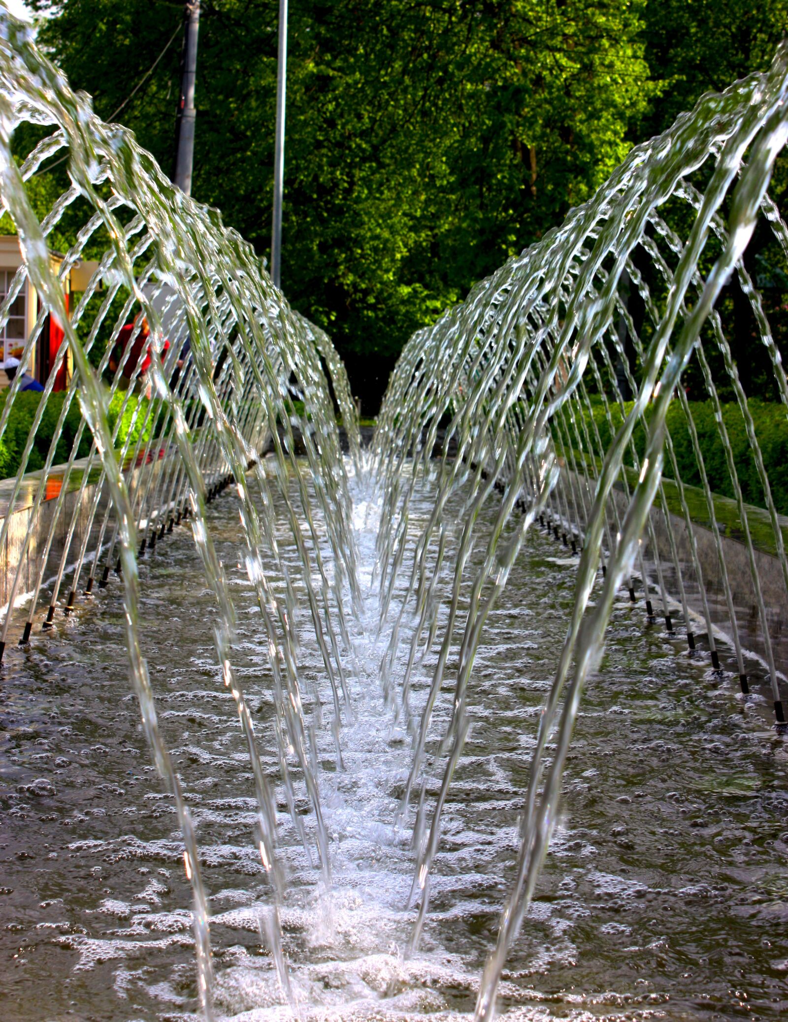 Canon EOS 450D (EOS Rebel XSi / EOS Kiss X2) sample photo. Fountain in the park photography
