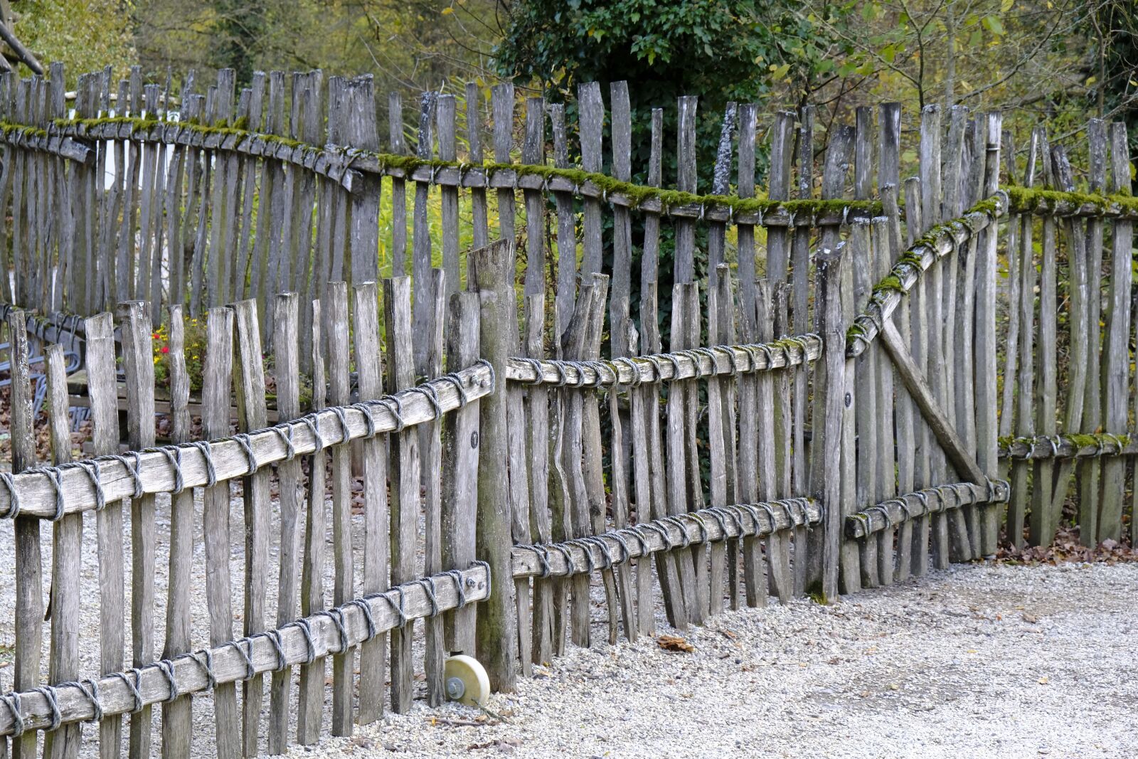 Fujifilm XF 18-55mm F2.8-4 R LM OIS sample photo. Fence, separation, gate photography