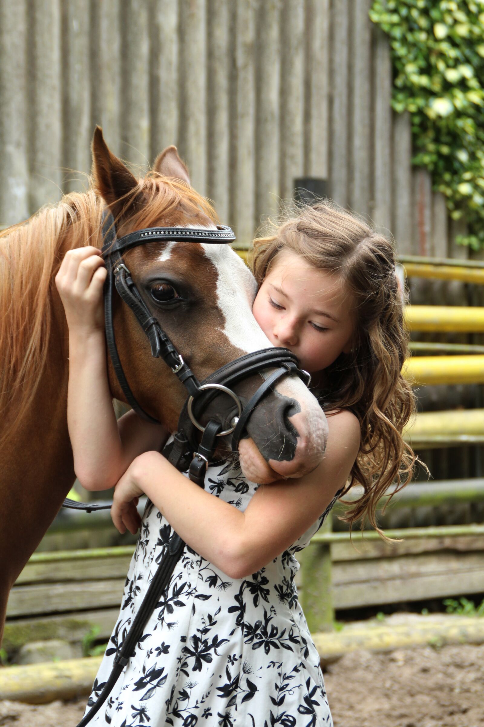 Canon EOS 1200D (EOS Rebel T5 / EOS Kiss X70 / EOS Hi) sample photo. Pony, girl, horse photography