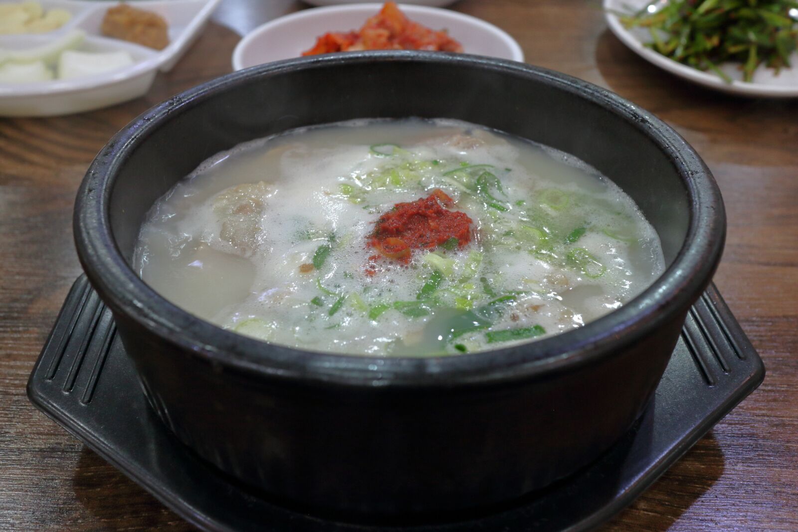 Canon EOS M + Canon EF-M 22mm F2 STM sample photo. Pork soup, order great photography