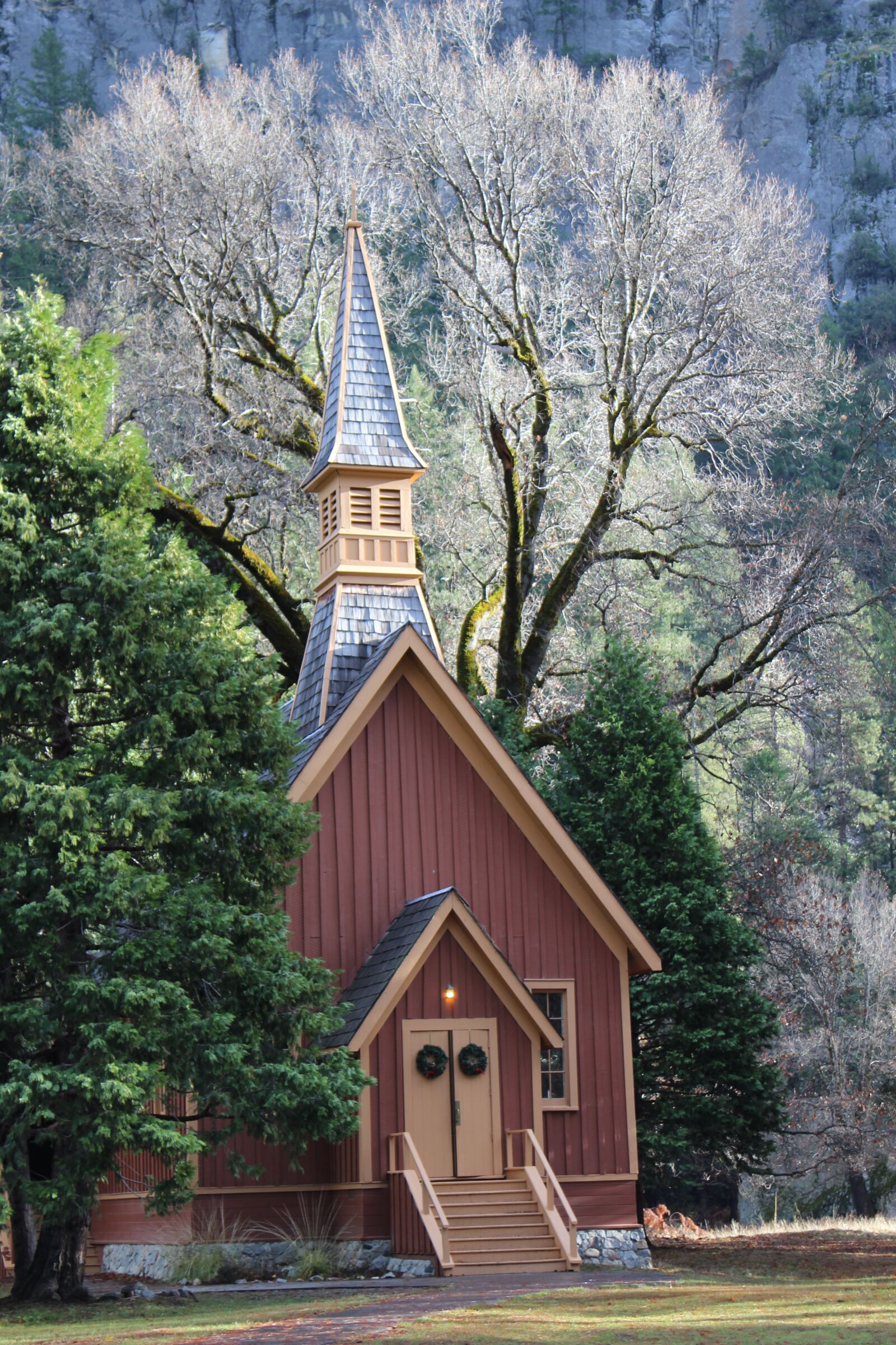 Canon EOS 600D (Rebel EOS T3i / EOS Kiss X5) sample photo. Forest, church, autumn photography