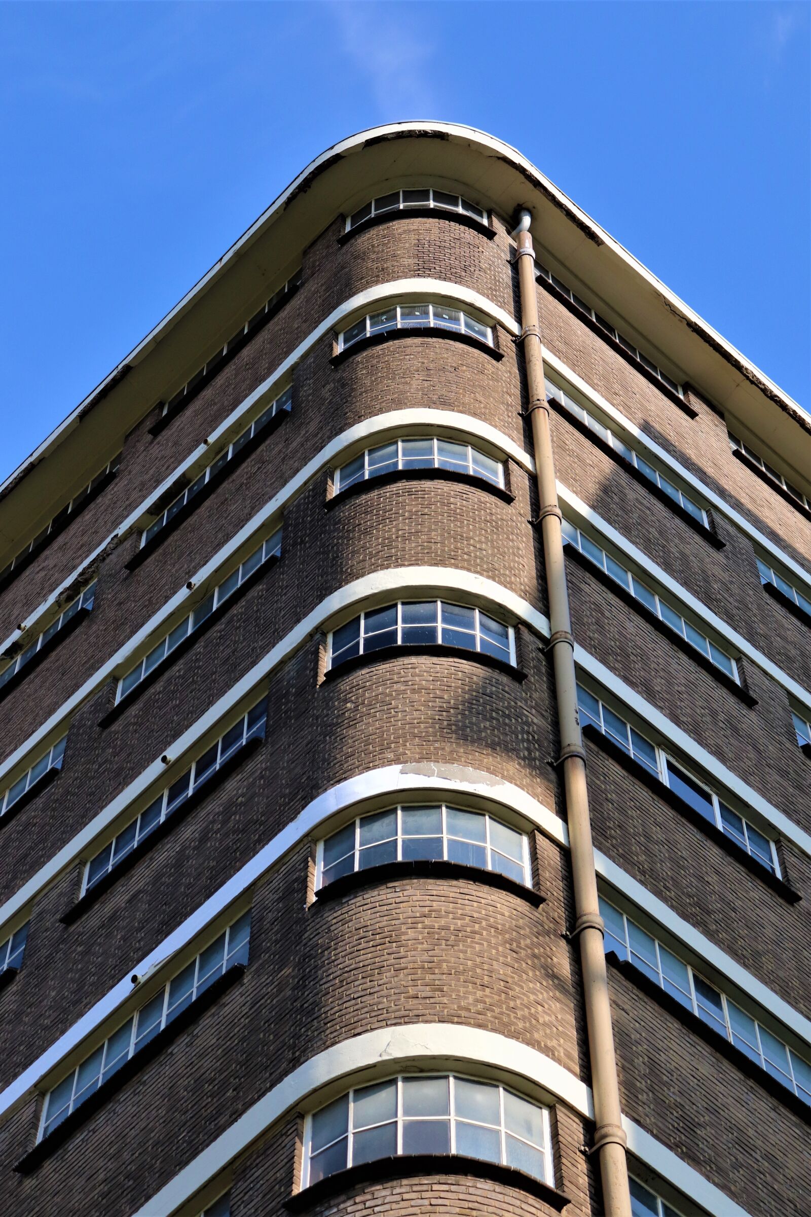 Canon EOS 800D (EOS Rebel T7i / EOS Kiss X9i) sample photo. Strijp-s, building, windows photography