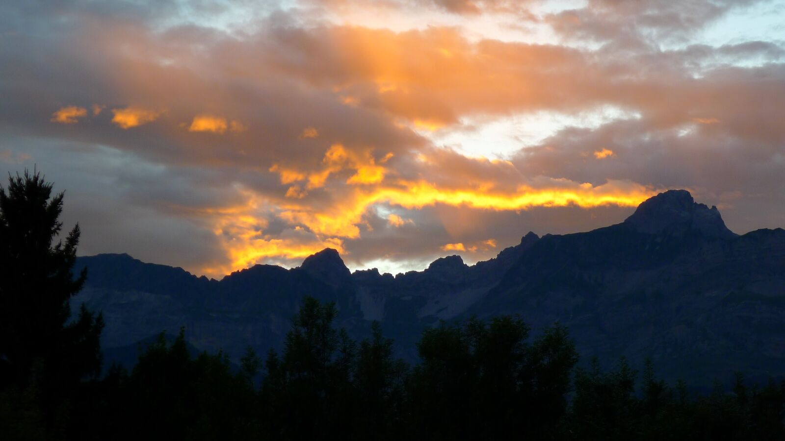 Panasonic Lumix DMC-LX5 sample photo. Lying, sun, saint-gervais photography