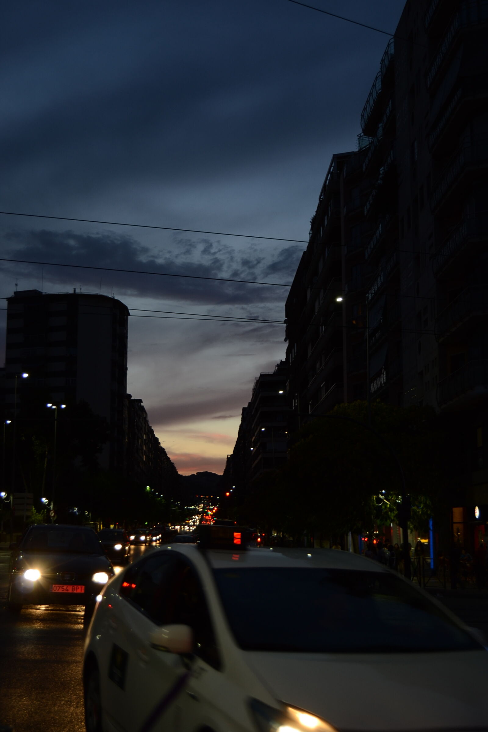 Nikon AF-S DX Nikkor 18-55mm F3.5-5.6G II sample photo. Car, city, light, night photography