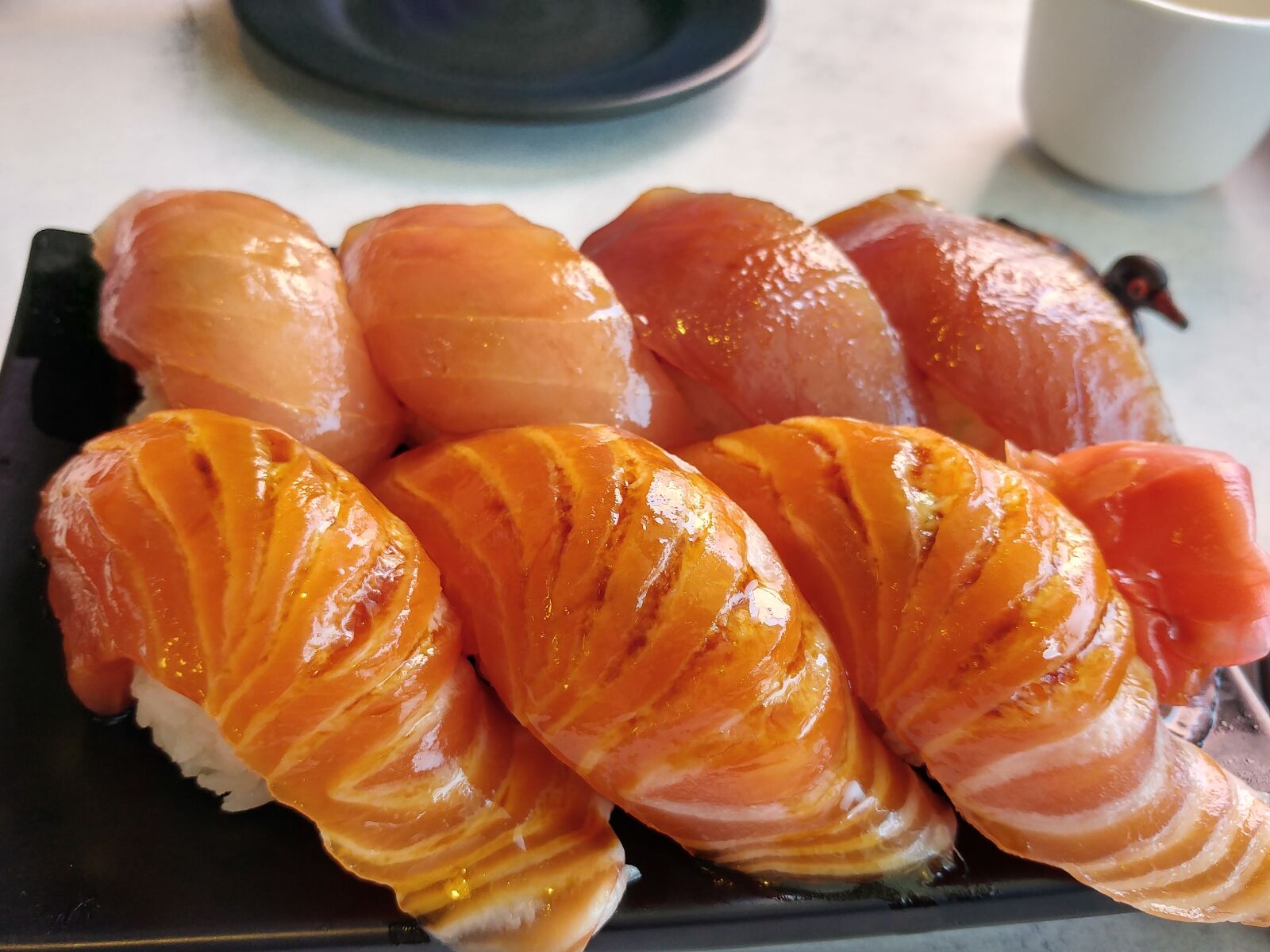 LG G5 sample photo. Sushi, salmon, food photography