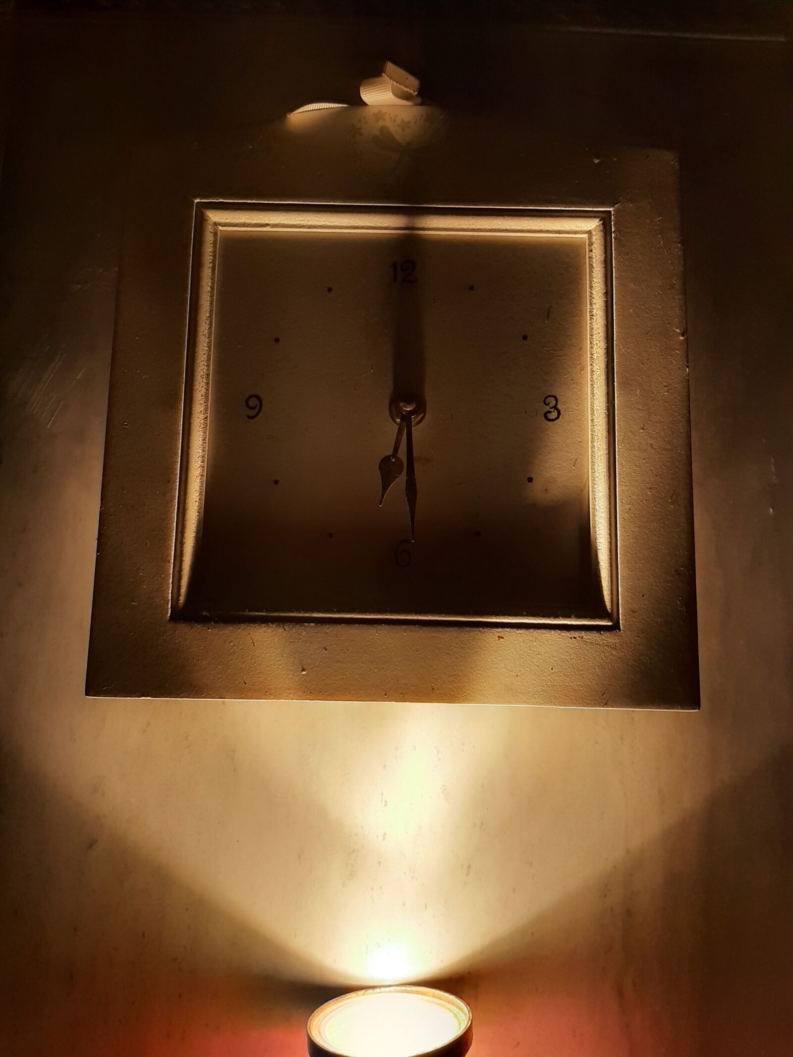 Samsung Galaxy A50 sample photo. Clock, wall clock, light photography