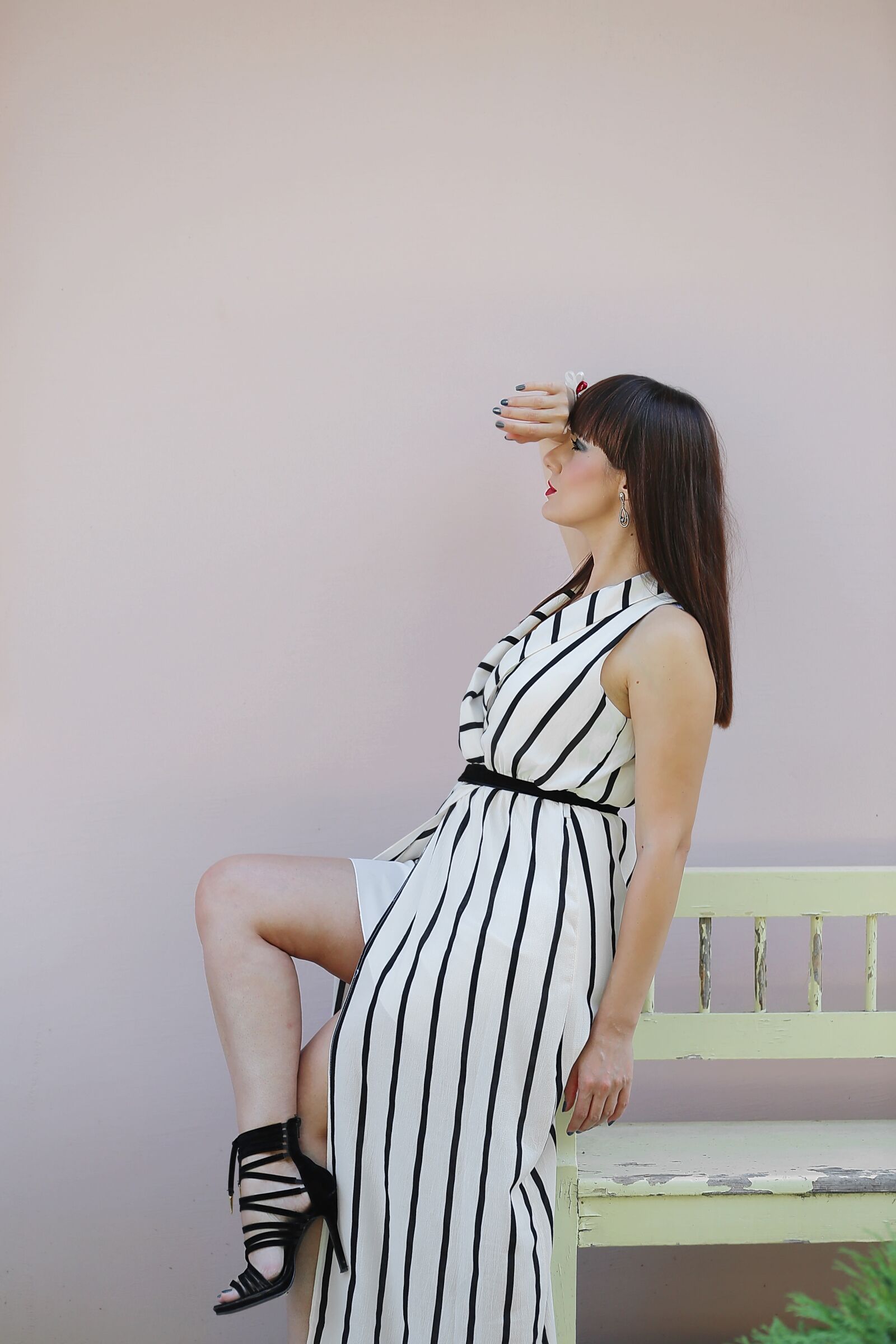 Canon EOS 6D sample photo. Pretty girl, brunette, bench photography