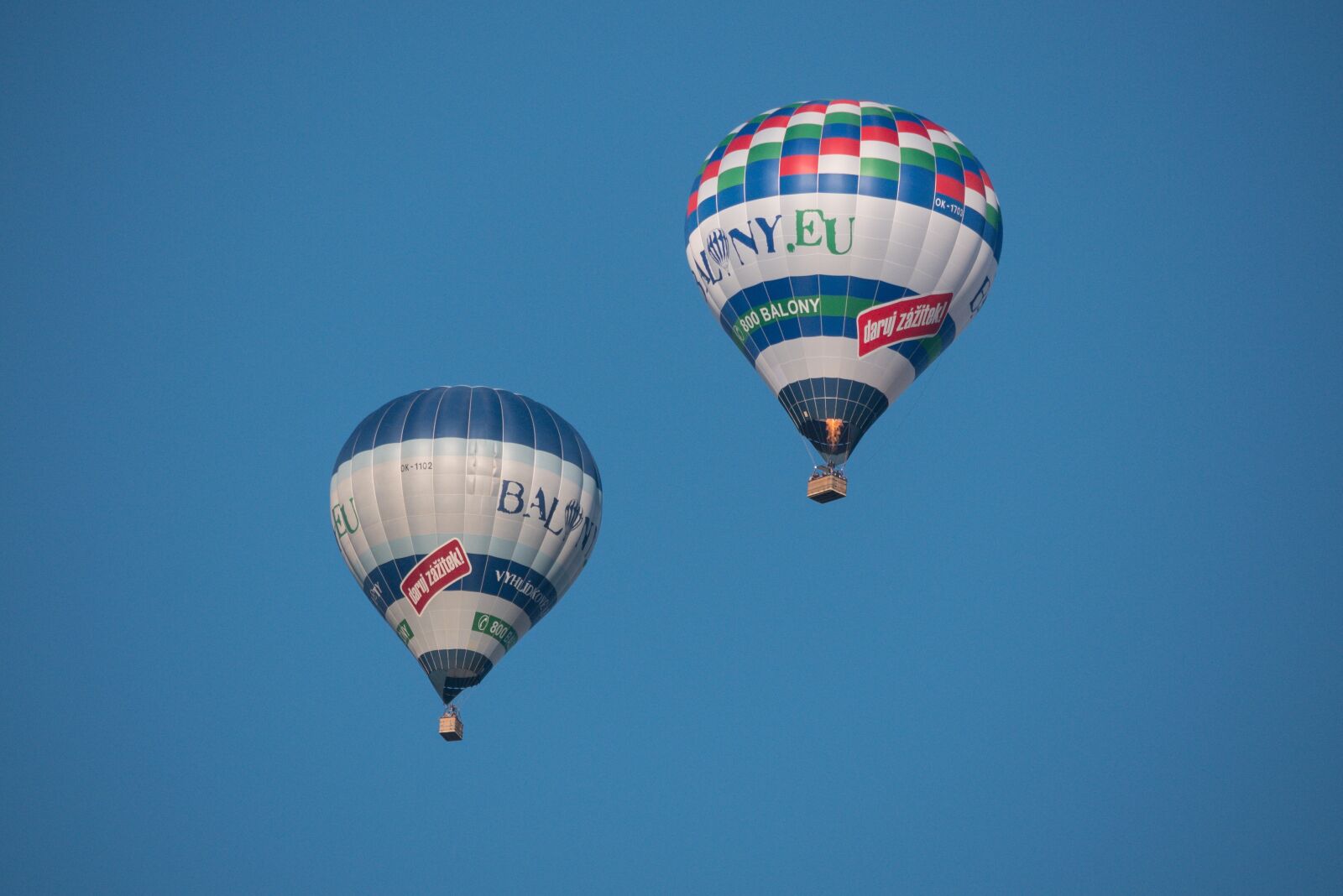 Panasonic Lumix DMC-GX85 (Lumix DMC-GX80 / Lumix DMC-GX7 Mark II) sample photo. Balloon, flying, soar photography