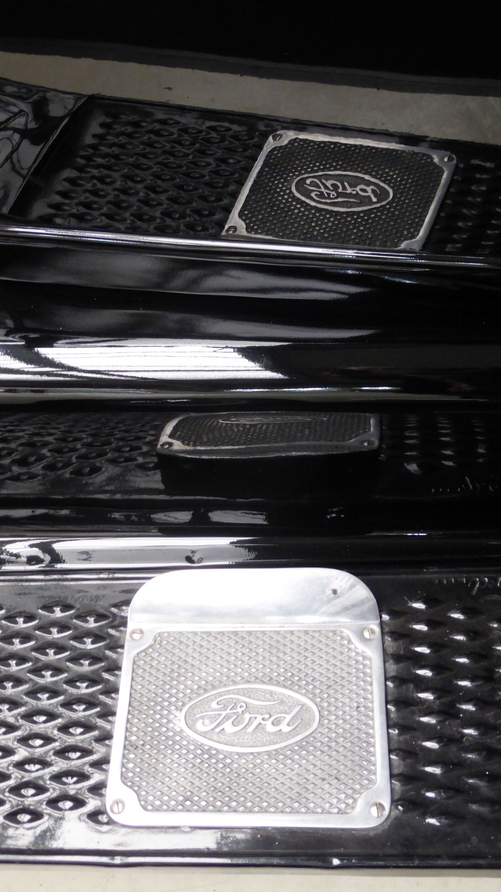Panasonic DMC-TZ41 sample photo. Ford, running board, black photography