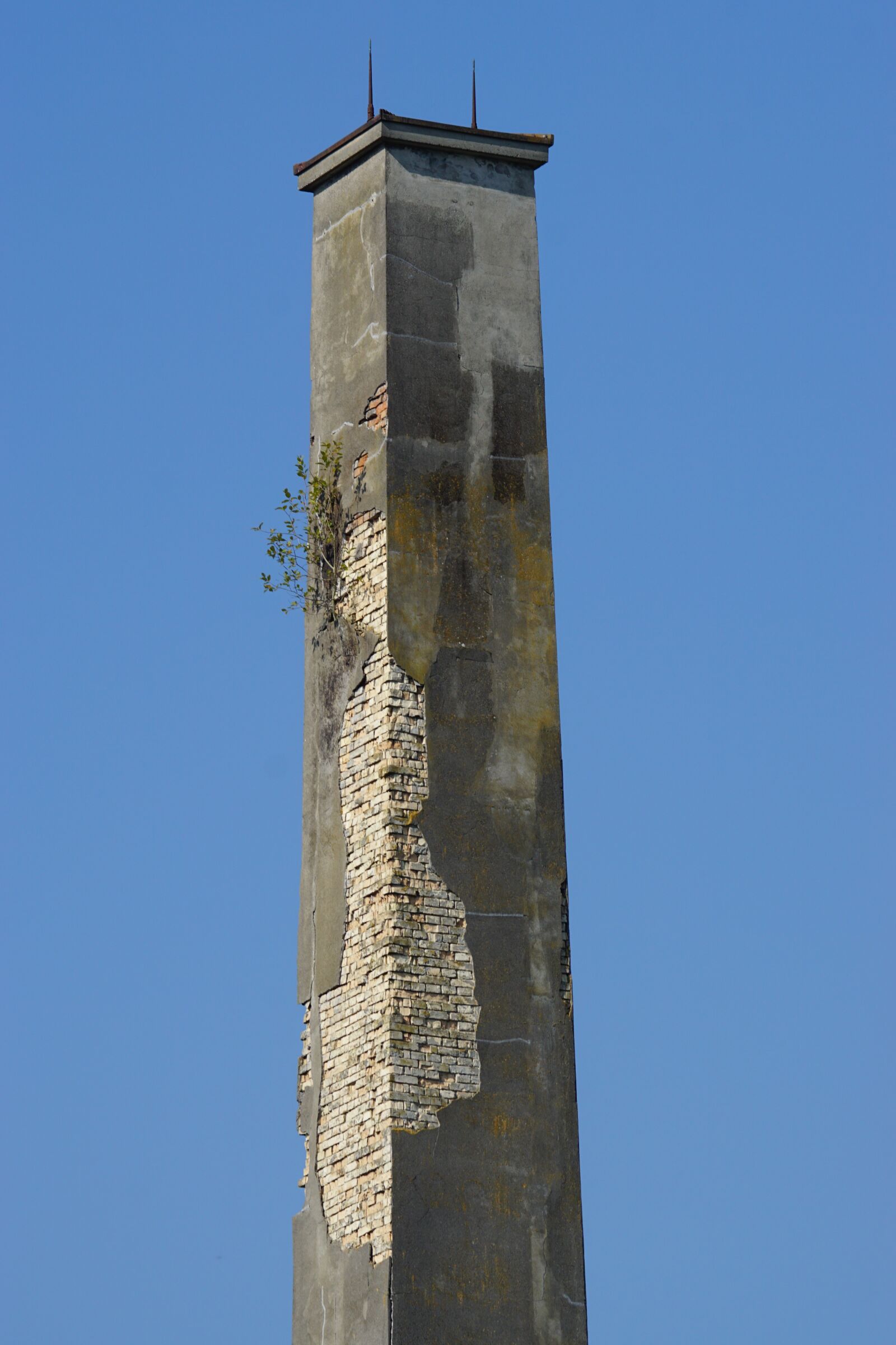 Sony ILCA-77M2 + Sony 70-400mm F4-5.6 G SSM sample photo. Abandoned place, high chimney photography