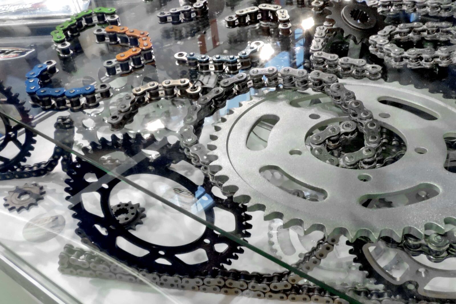 Nikon Coolpix P520 sample photo. Chain, factory, gear, metal photography