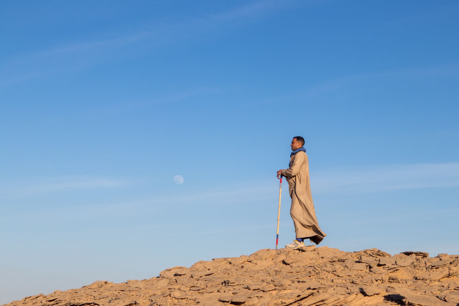 Canon EOS 200D (EOS Rebel SL2 / EOS Kiss X9) sample photo. Desert, man, exploring photography
