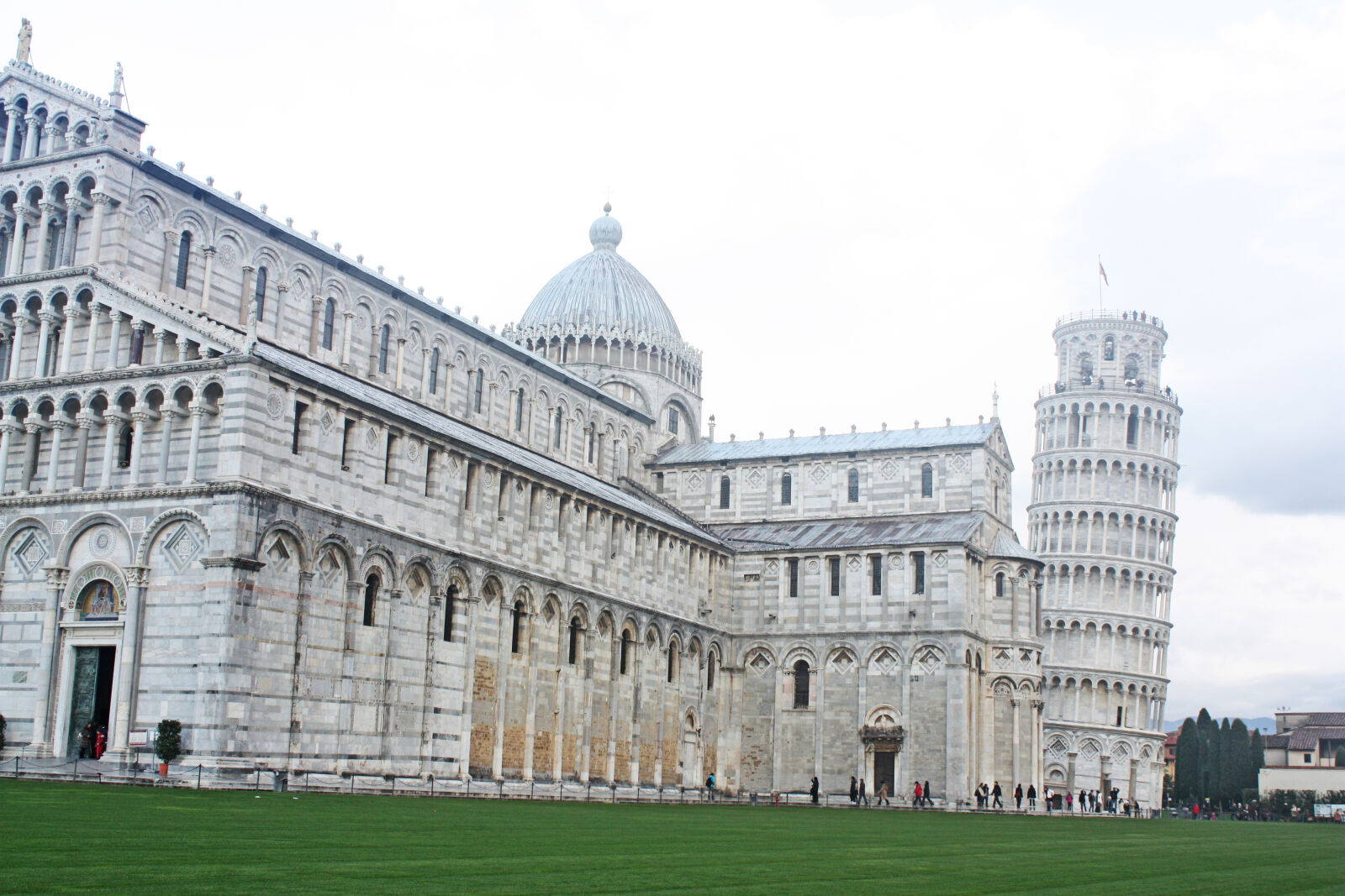 Canon EOS 450D (EOS Rebel XSi / EOS Kiss X2) sample photo. Italy, architecture, leaning, tower photography