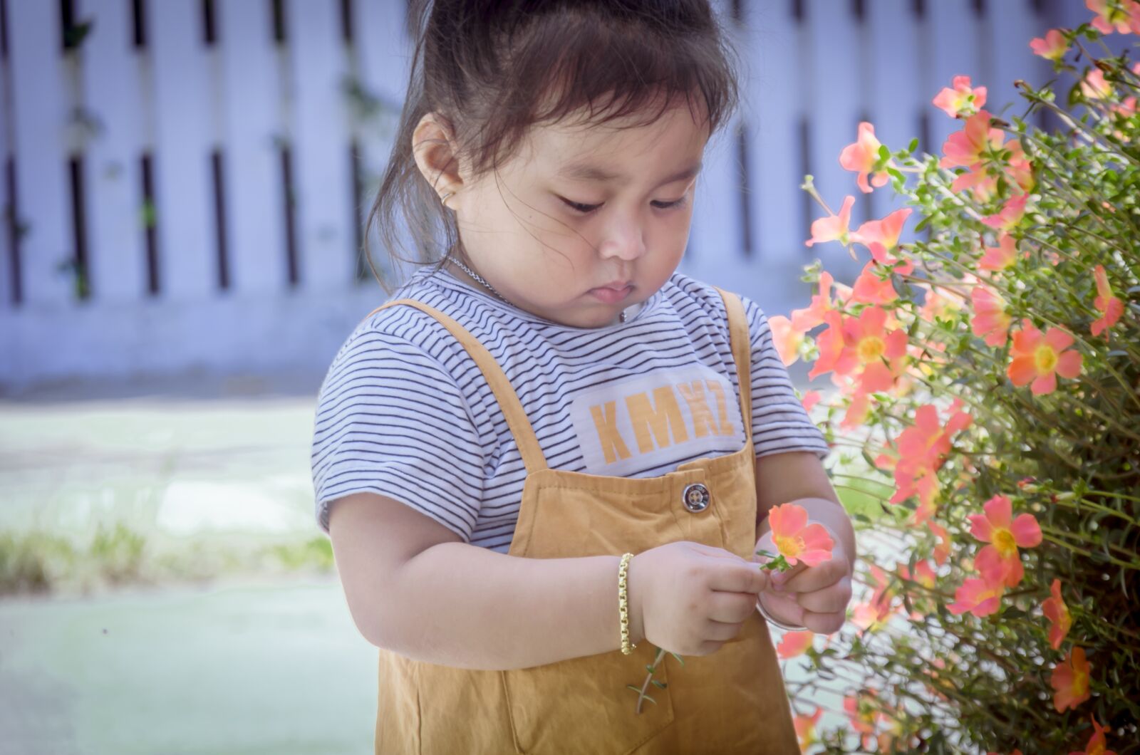 Nikon D5100 sample photo. Child, play, flower photography