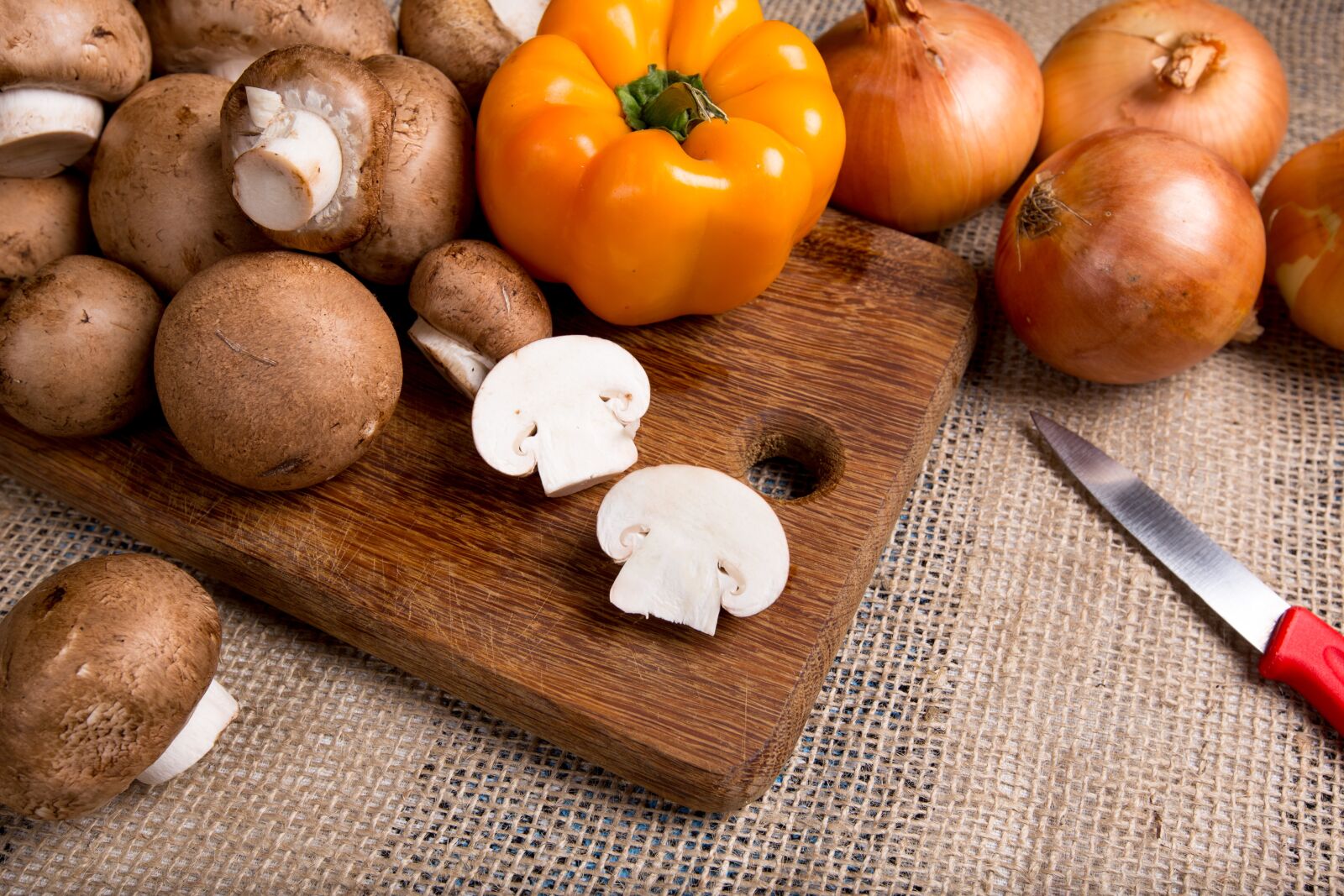 Canon EF 16-35mm F2.8L II USM sample photo. Mushrooms, pepper, closeup photography
