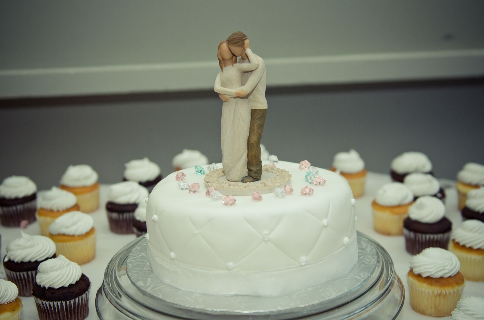 Nikon D7000 sample photo. Cake, wedding, topper photography