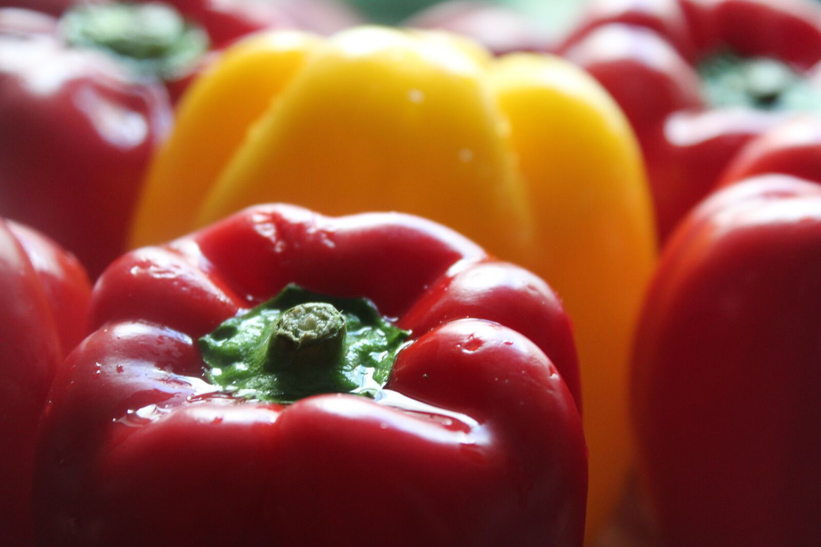 Canon EOS 1300D (EOS Rebel T6 / EOS Kiss X80) sample photo. Paprika, red, yellow photography