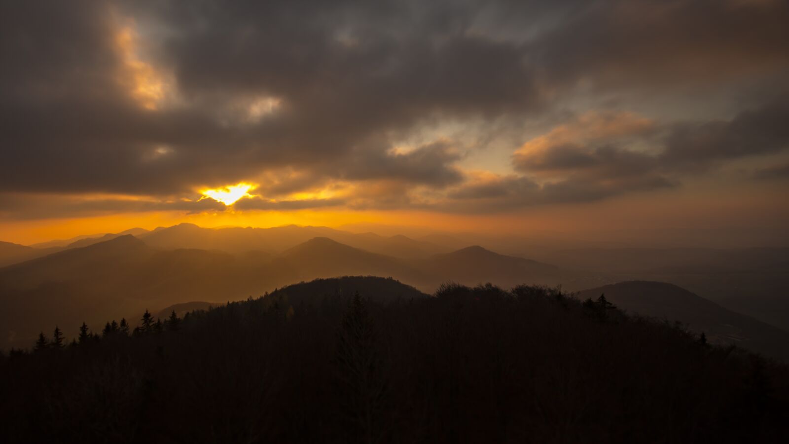 Canon EOS 700D (EOS Rebel T5i / EOS Kiss X7i) sample photo. Sun, sunset, fog photography