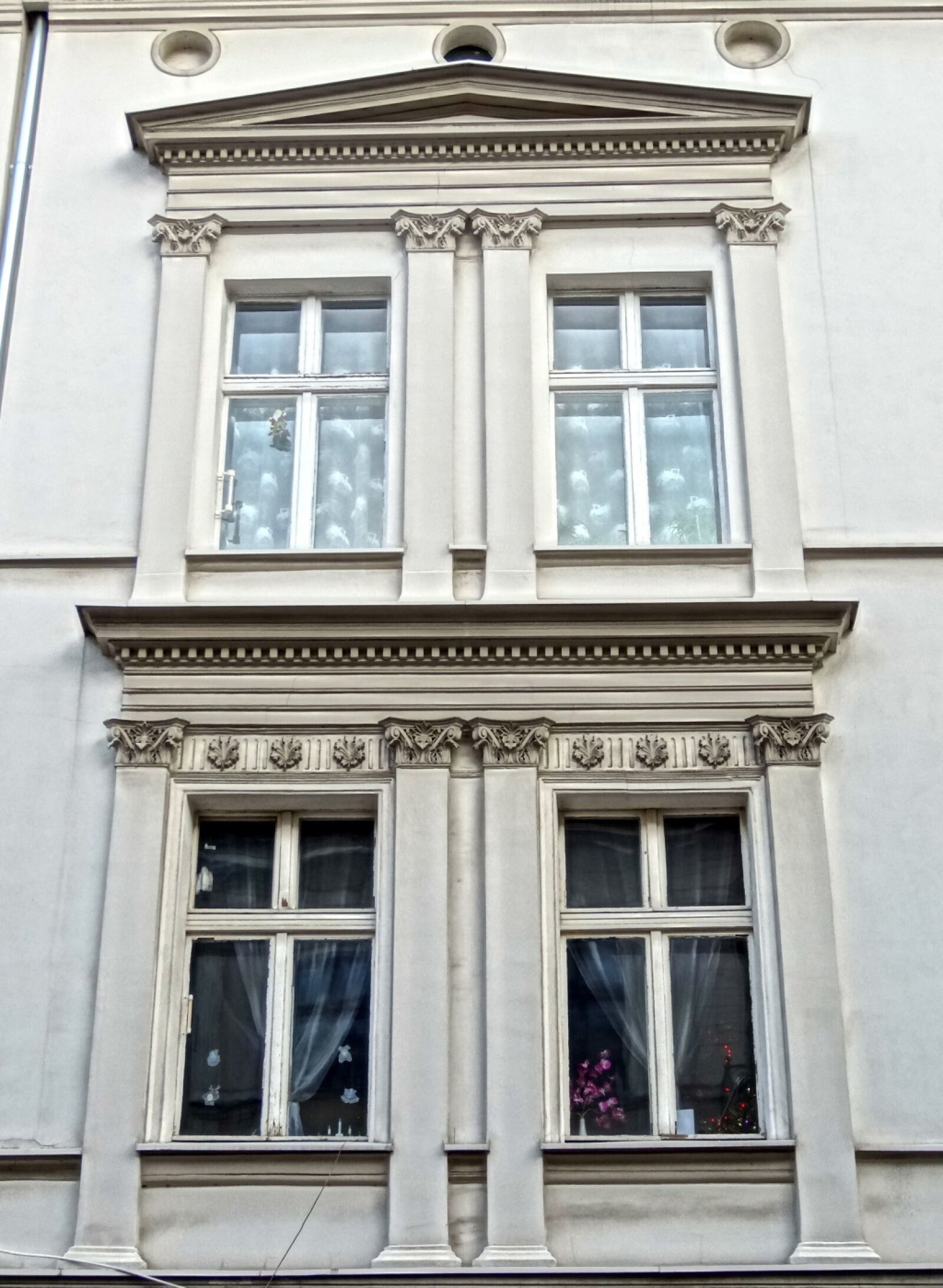 Sony Cyber-shot DSC-HX20V sample photo. Bydgoszcz, pilasters, architecture photography