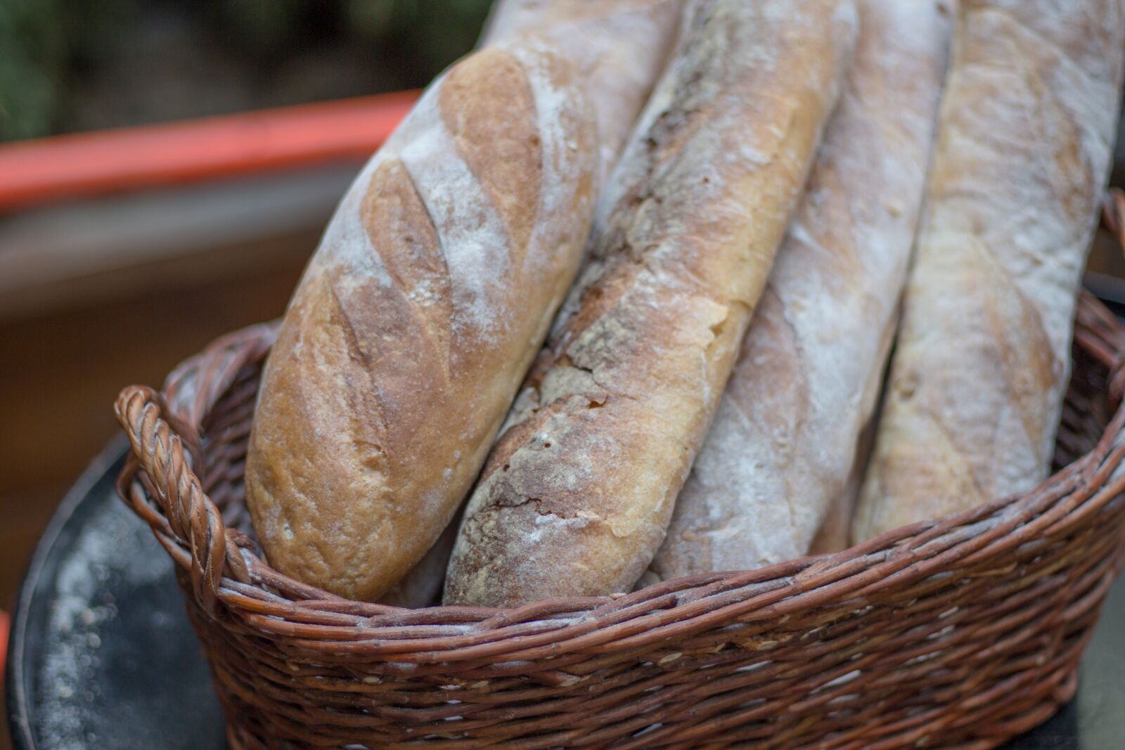 Canon EOS 100D (EOS Rebel SL1 / EOS Kiss X7) + Canon EF 50mm F1.8 STM sample photo. Bread, brown, basket photography