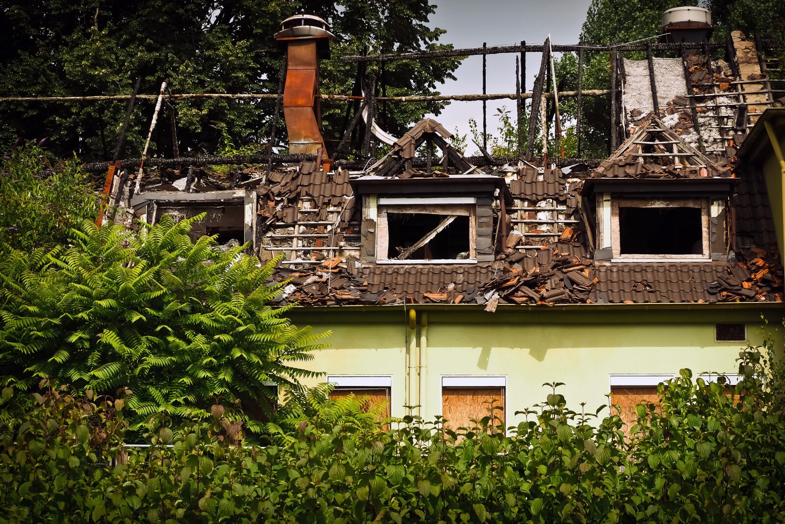 Olympus OM-D E-M10 sample photo. Architecture, brand, destruction photography