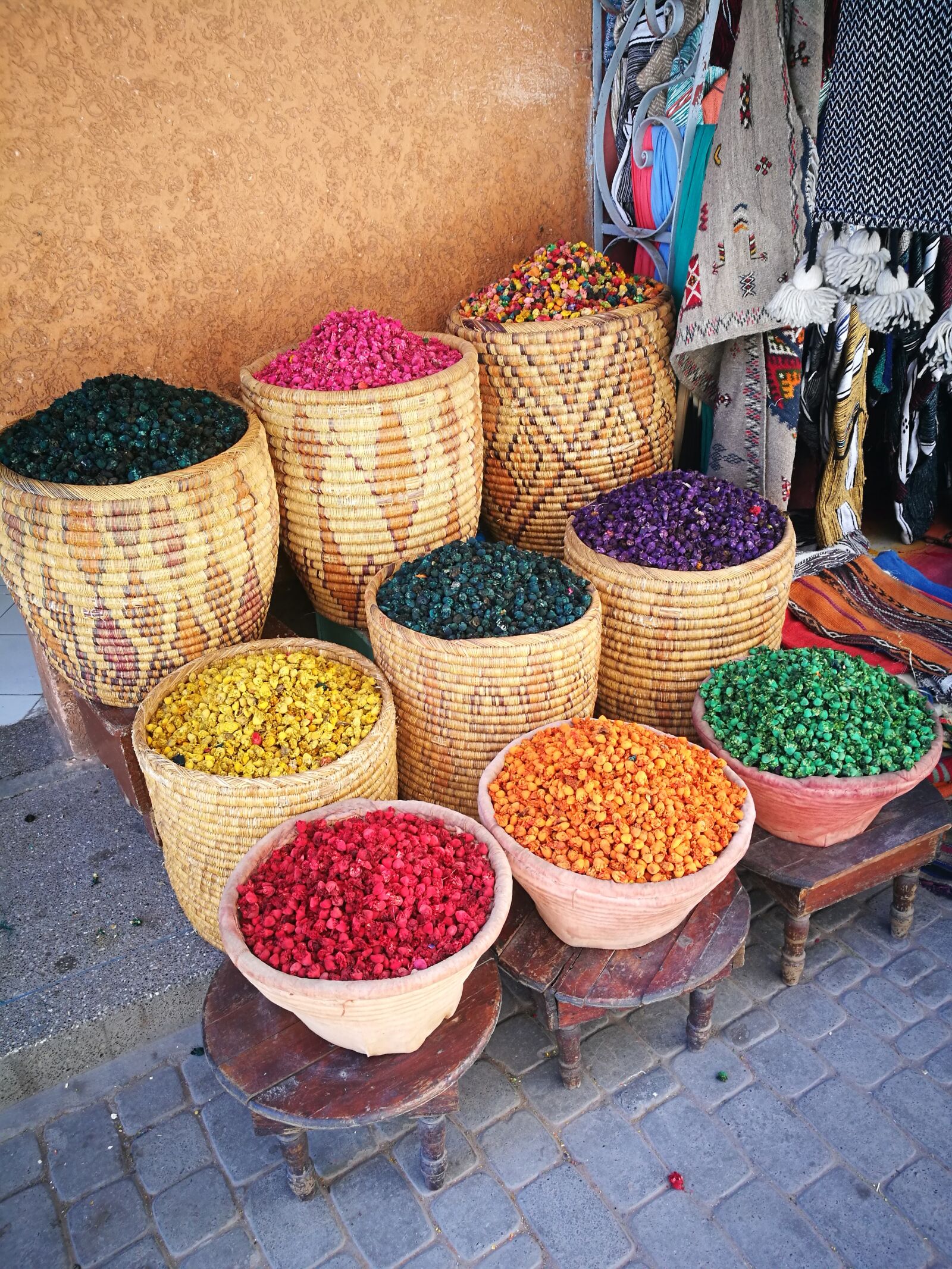 HUAWEI P9 Plus sample photo. Market, basket, bazar photography