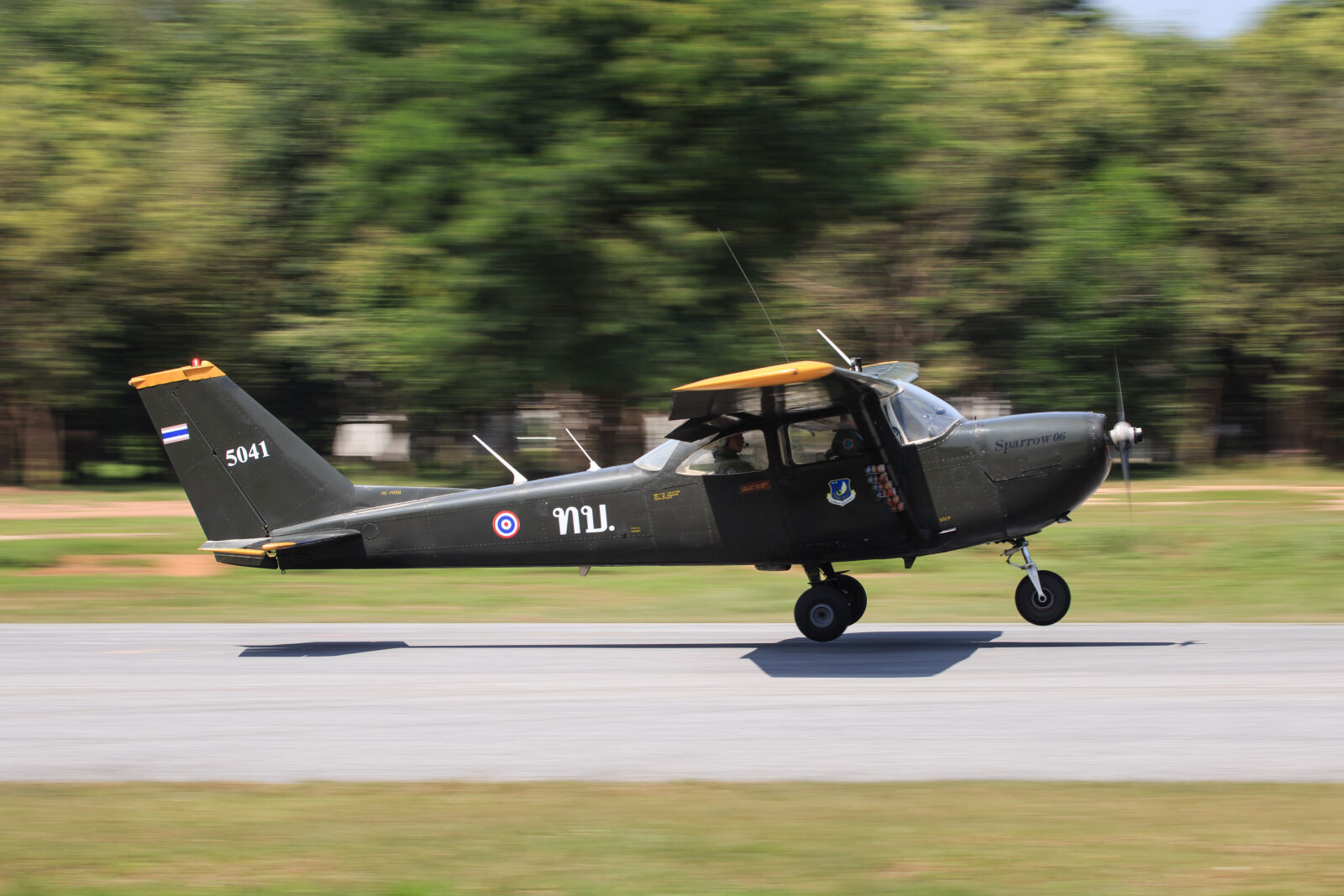 Canon EF 100-400mm F4.5-5.6L IS USM sample photo. Airplane photography